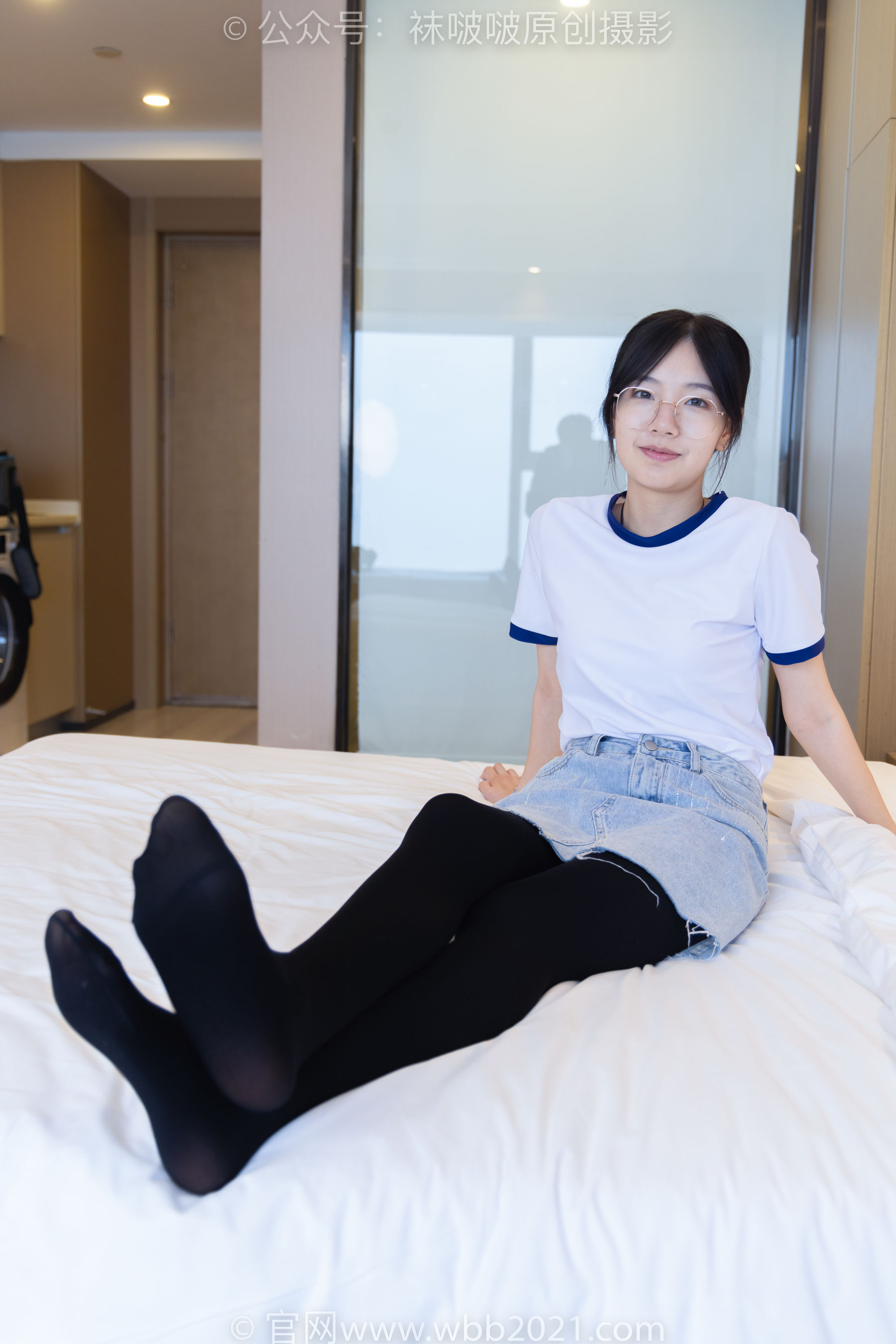 BoBoSocks袜啵啵 No.447 小甜豆 平底鞋、厚黑丝、踩方便面、圣女果、橘子、巧克力蛋糕剧情/(140P)