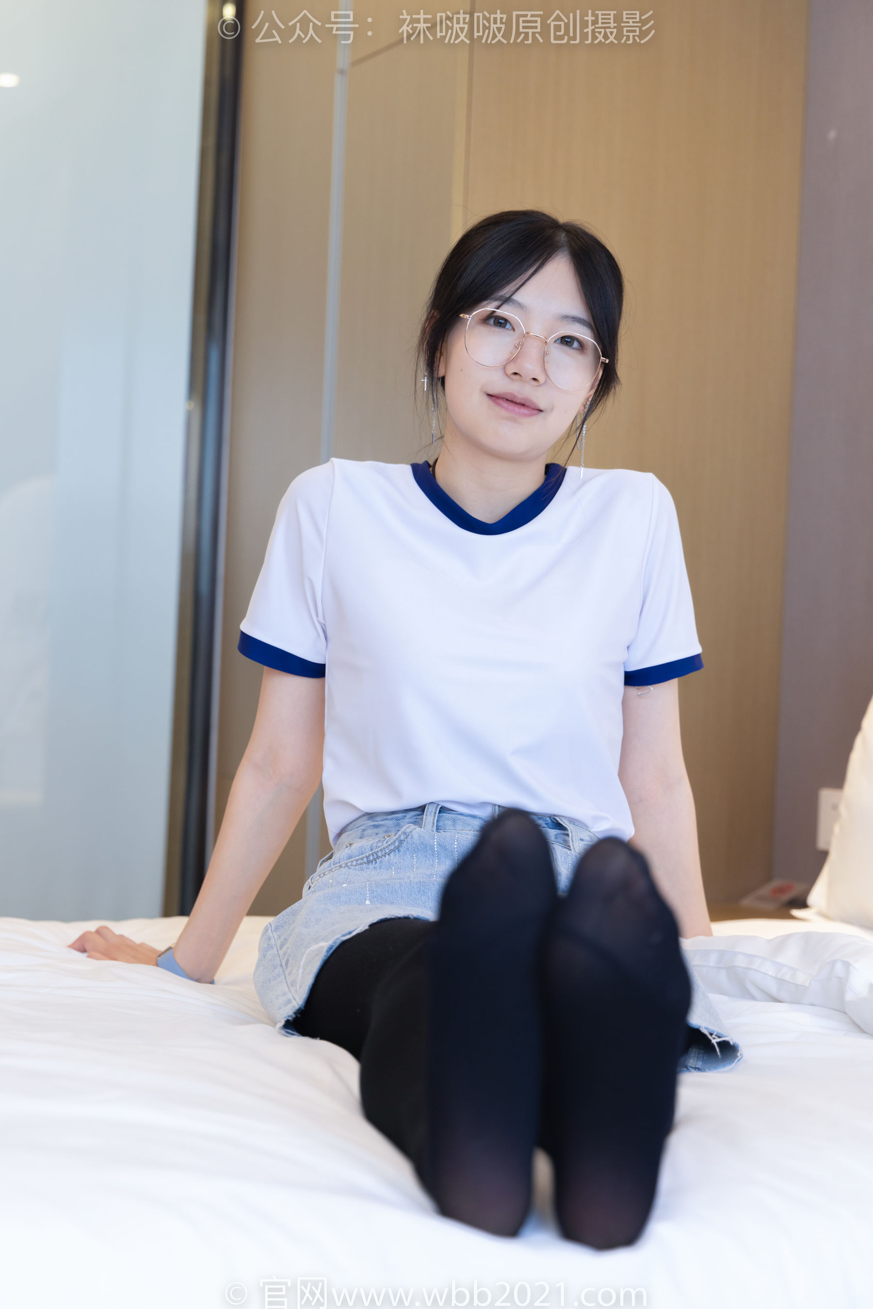 BoBoSocks袜啵啵 No.447 小甜豆 平底鞋、厚黑丝、踩方便面、圣女果、橘子、巧克力蛋糕剧情/(140P)