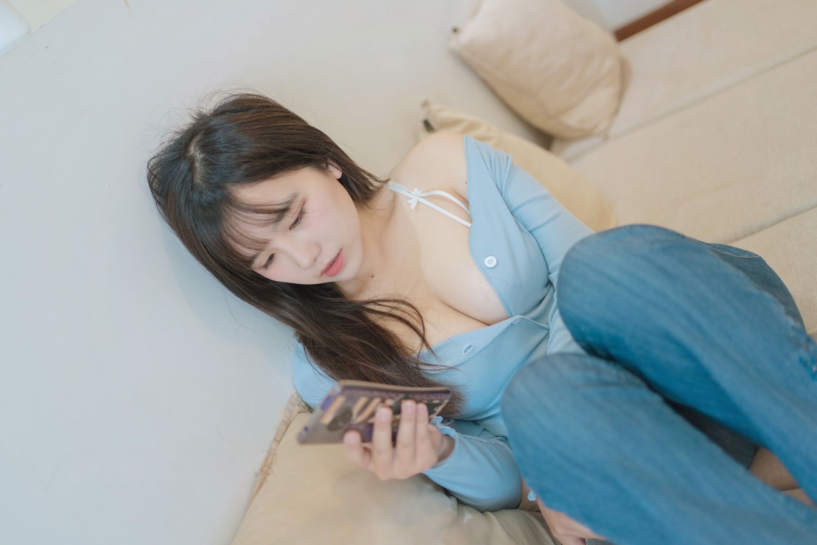 阿半今天很开心 - 住在隔壁的太太/(37P)