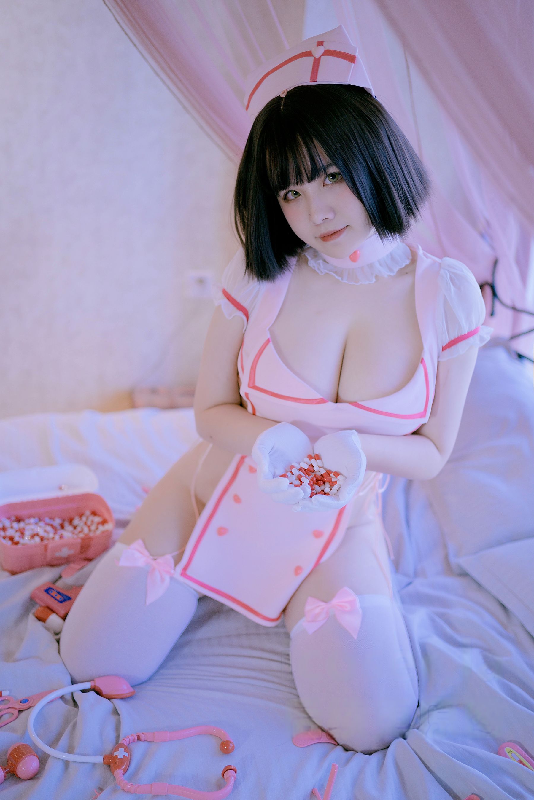 阿半今天很开心 - 粉护士/(37P)