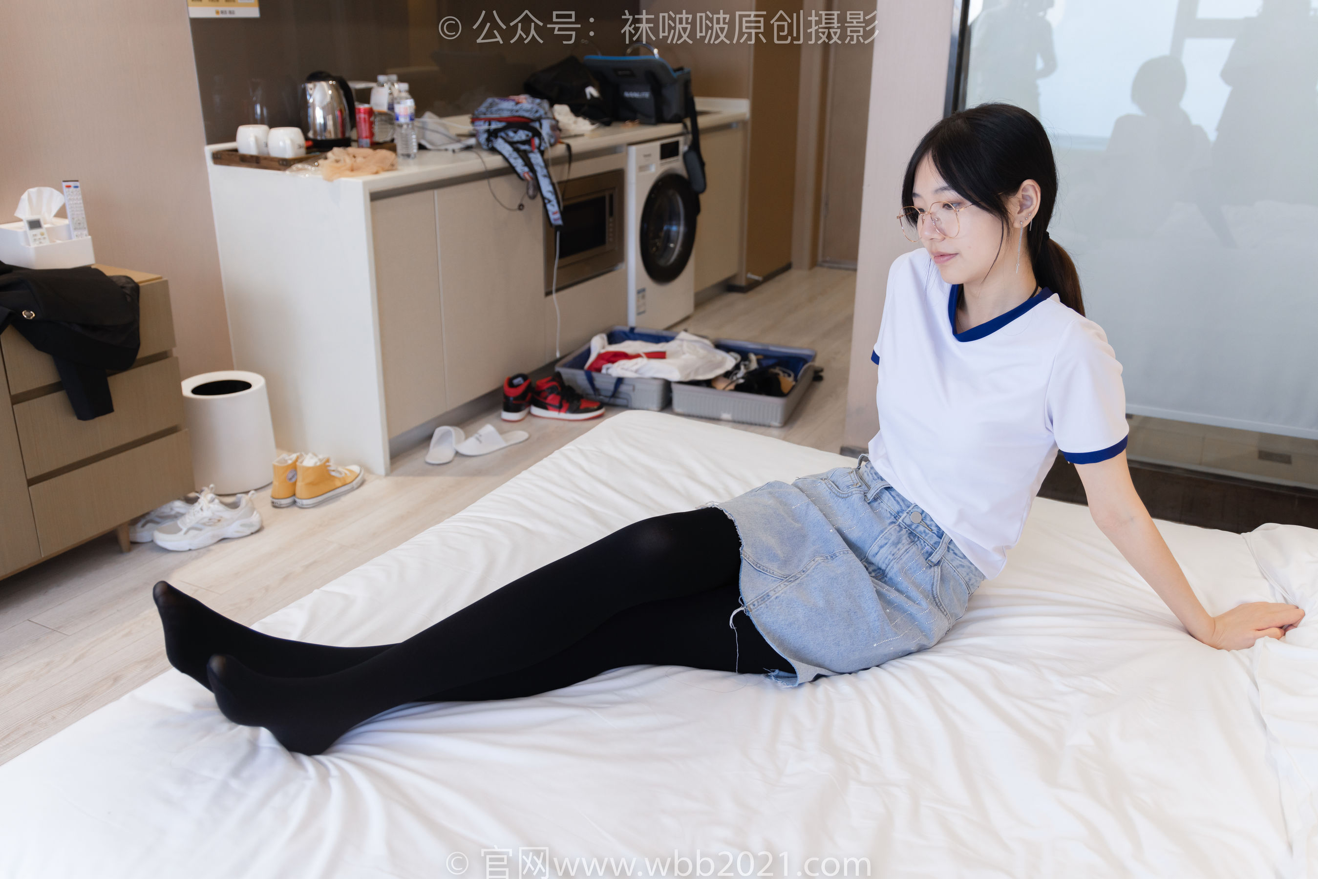 BoBoSocks袜啵啵 No.447 小甜豆 平底鞋、厚黑丝、踩方便面、圣女果、橘子、巧克力蛋糕剧情/(140P)