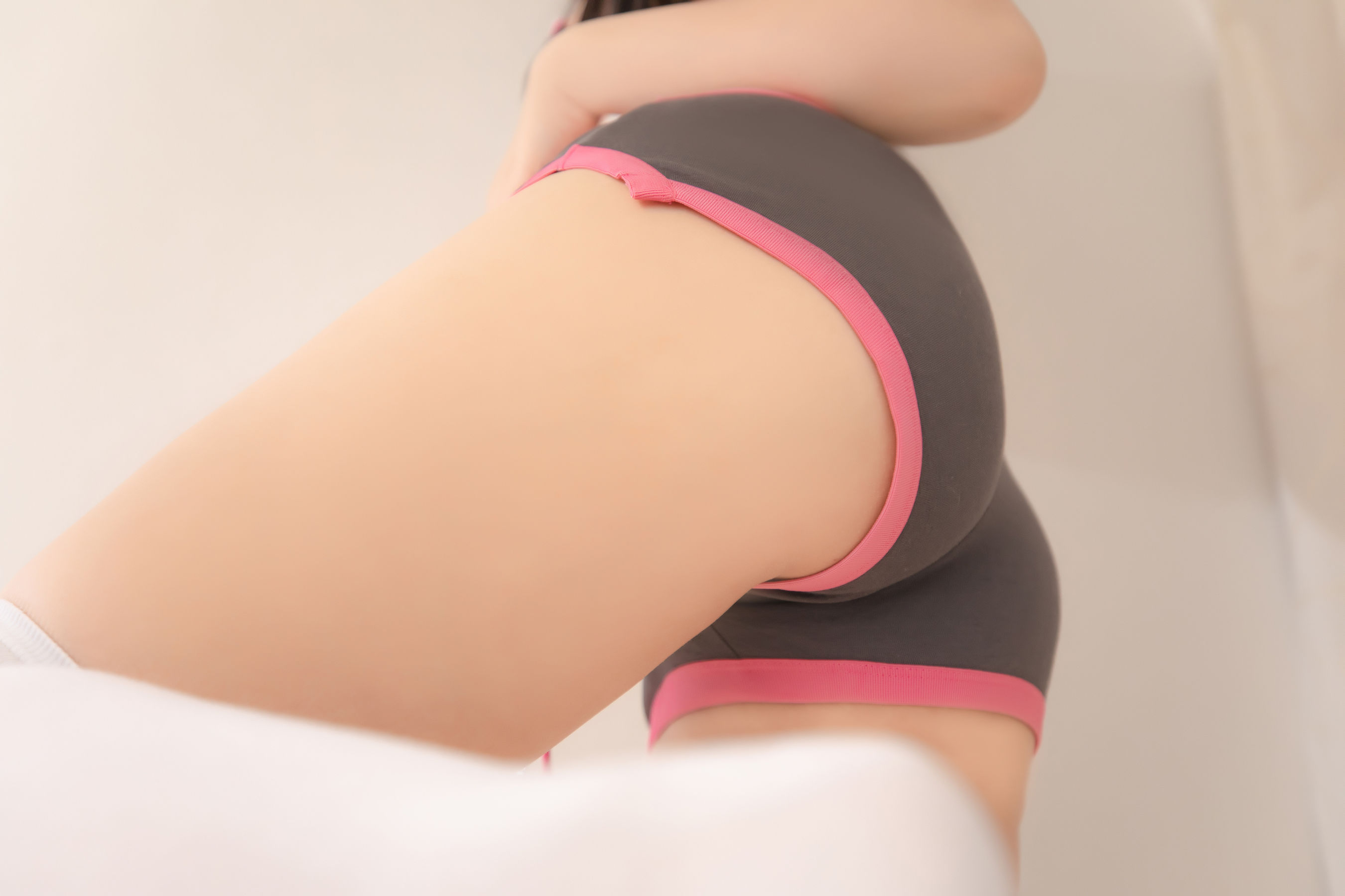 萝莉 神楽板真冬 之伸展少女/(75P)