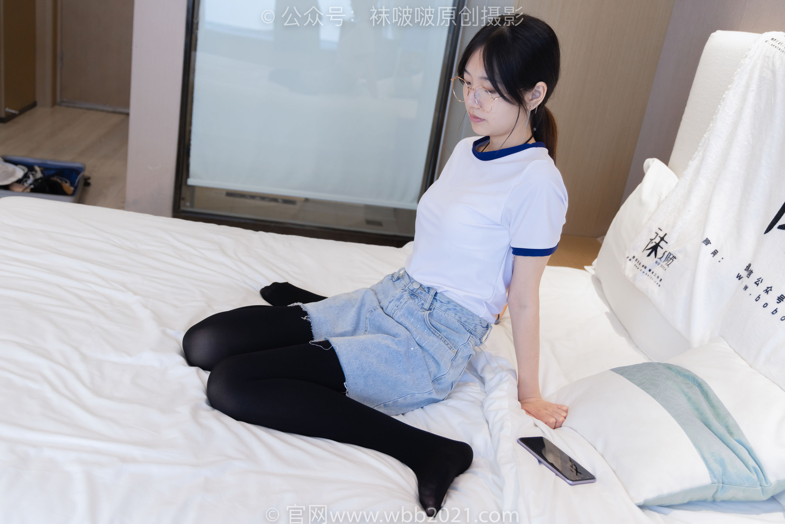BoBoSocks袜啵啵 No.447 小甜豆 平底鞋、厚黑丝、踩方便面、圣女果、橘子、巧克力蛋糕剧情/(140P)