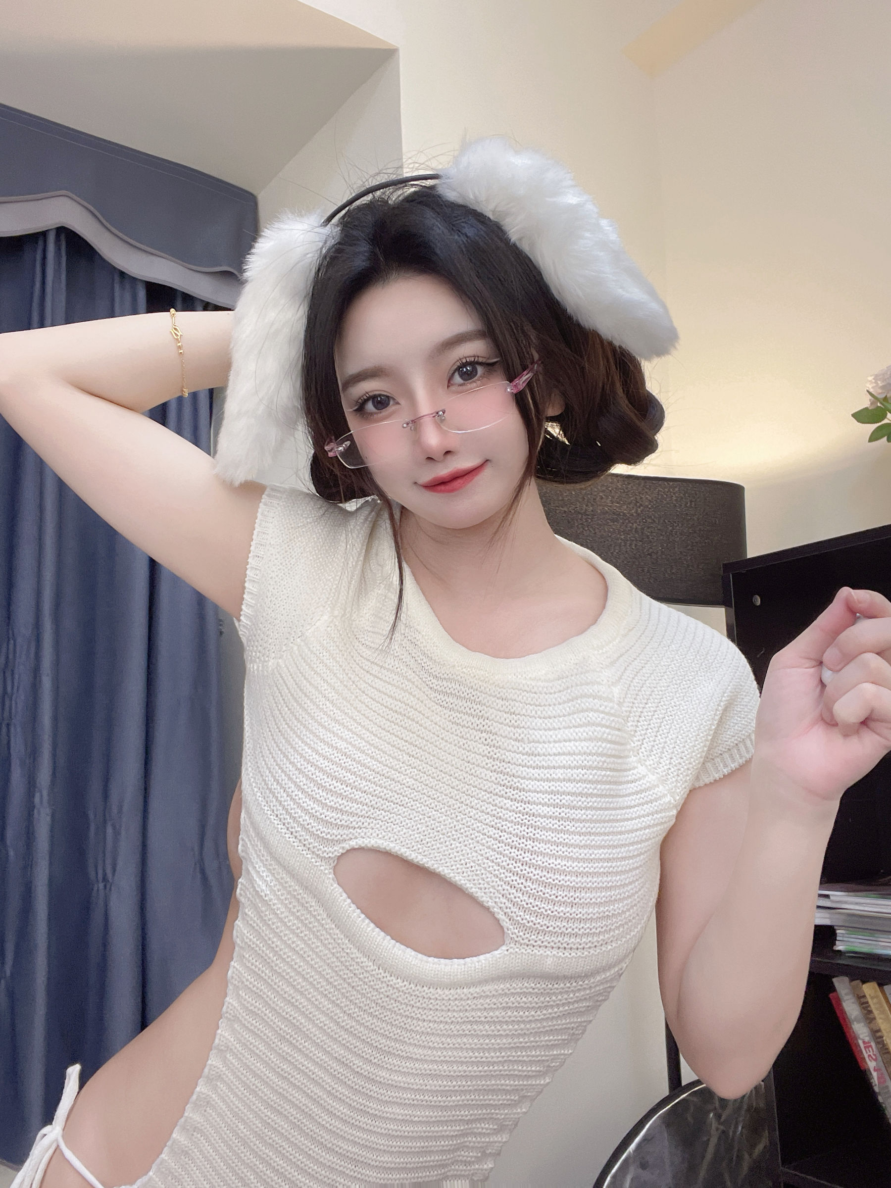 白嫩美少女 鬼畜瑶 - 毛衣小兔子/(40P)