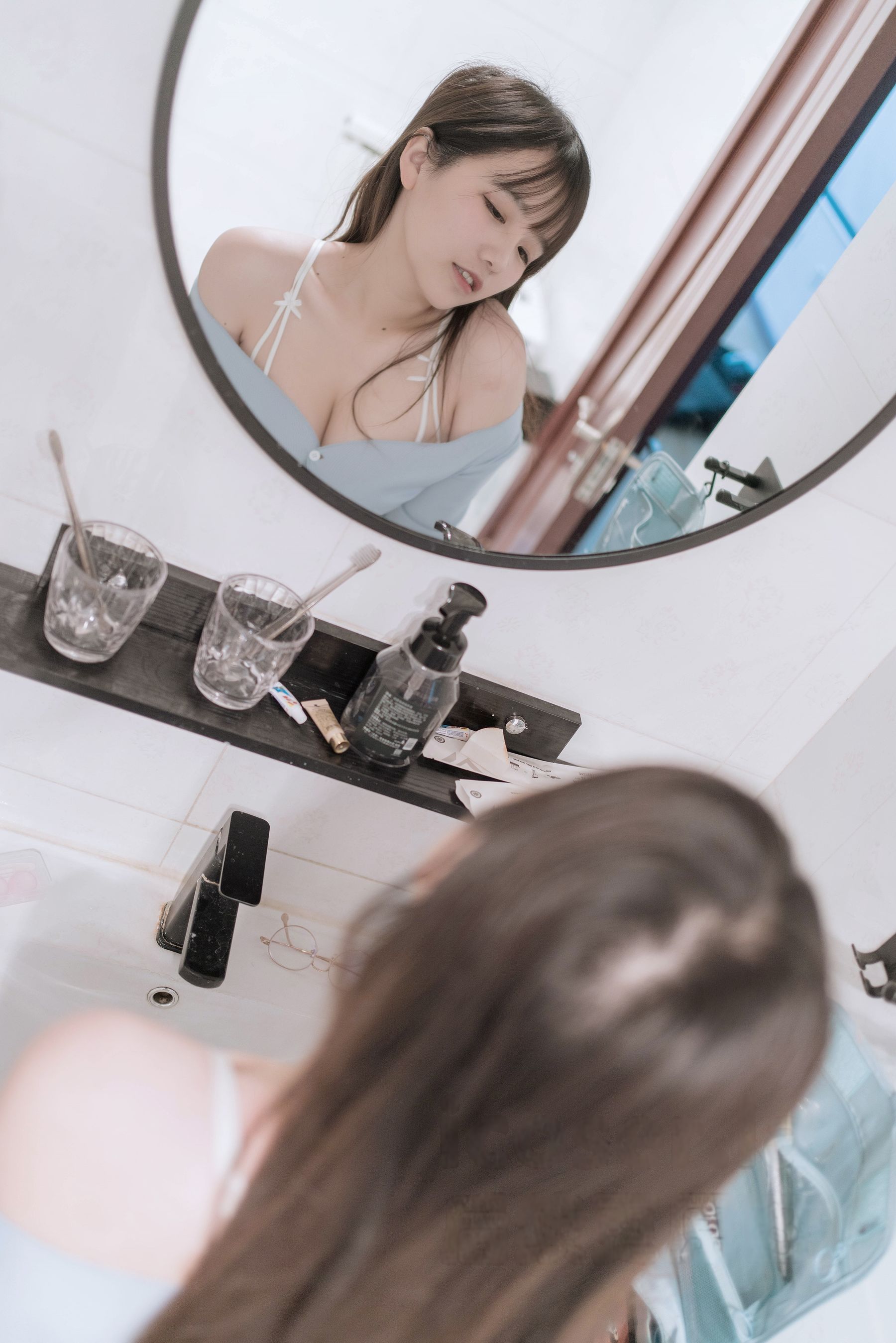 阿半今天很开心 - 住在隔壁的太太/(37P)