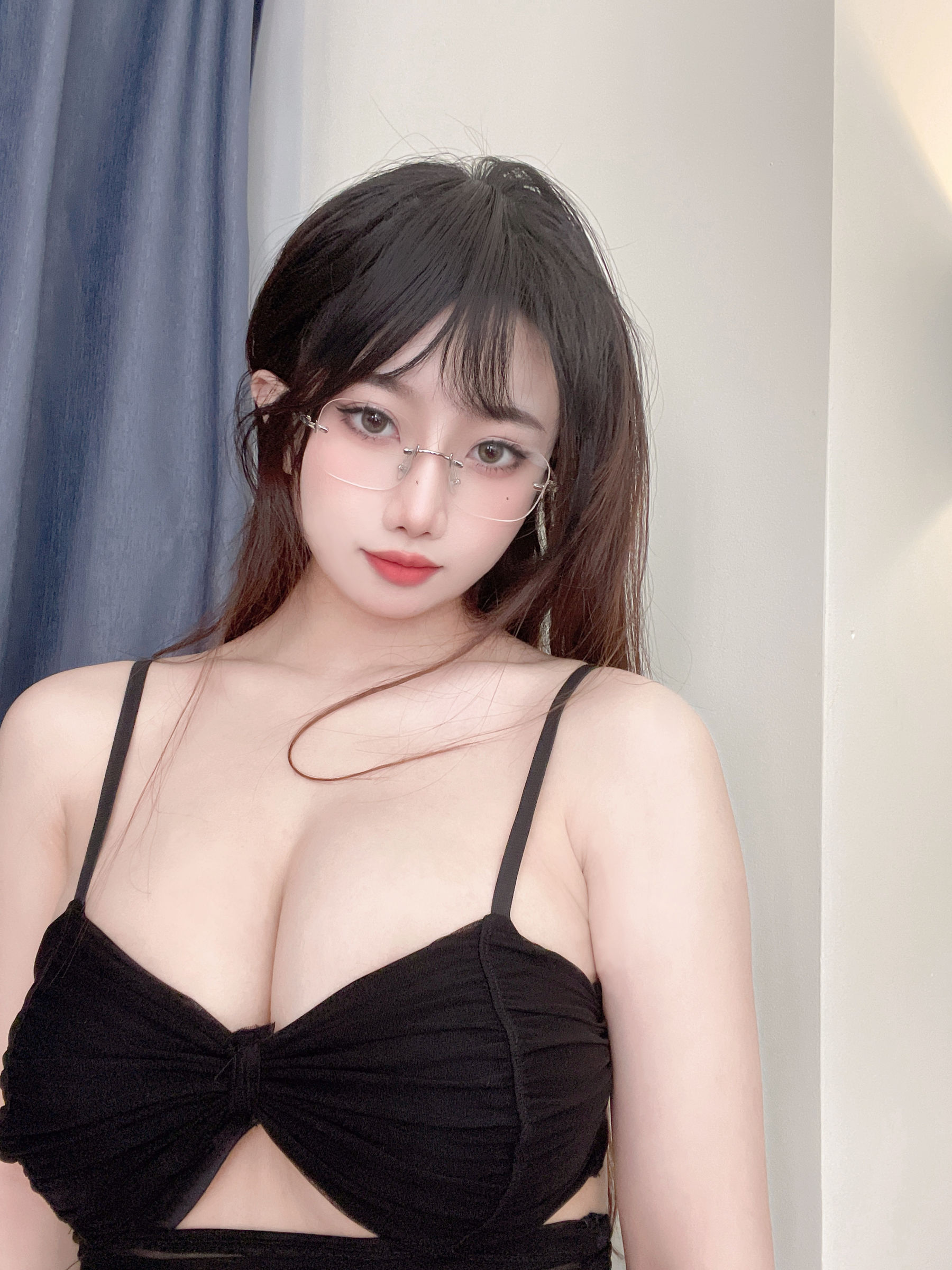 白嫩美少女 鬼畜瑶 - 包臀黑丝/(48P)