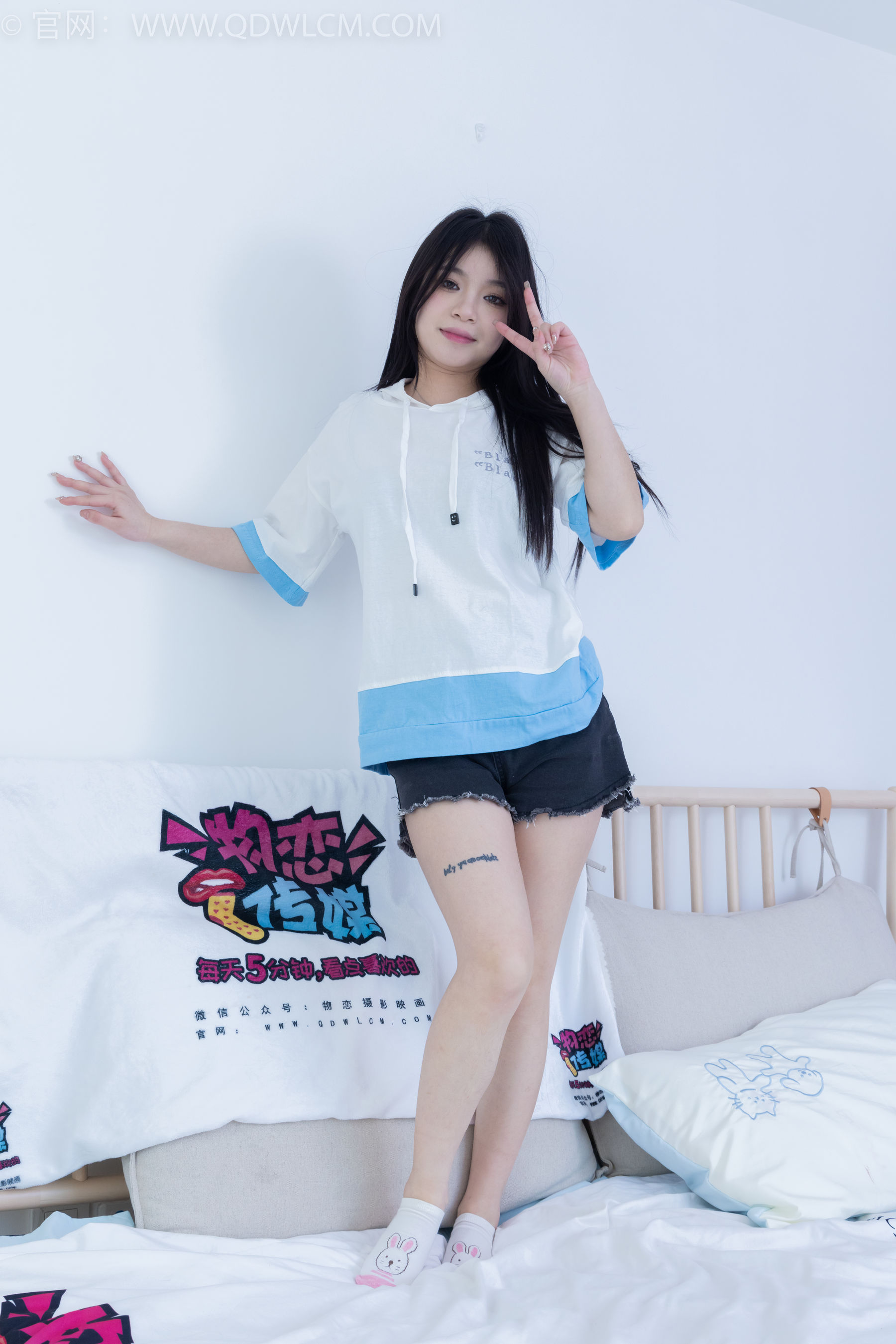 物恋传媒 No.2176 闪闪 -牵你的手/(180P)