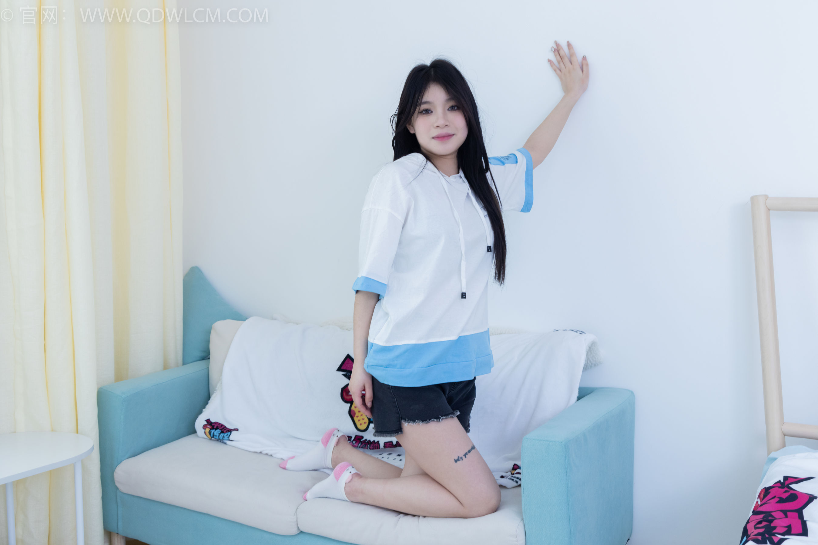 物恋传媒 No.2176 闪闪 -牵你的手/(180P)