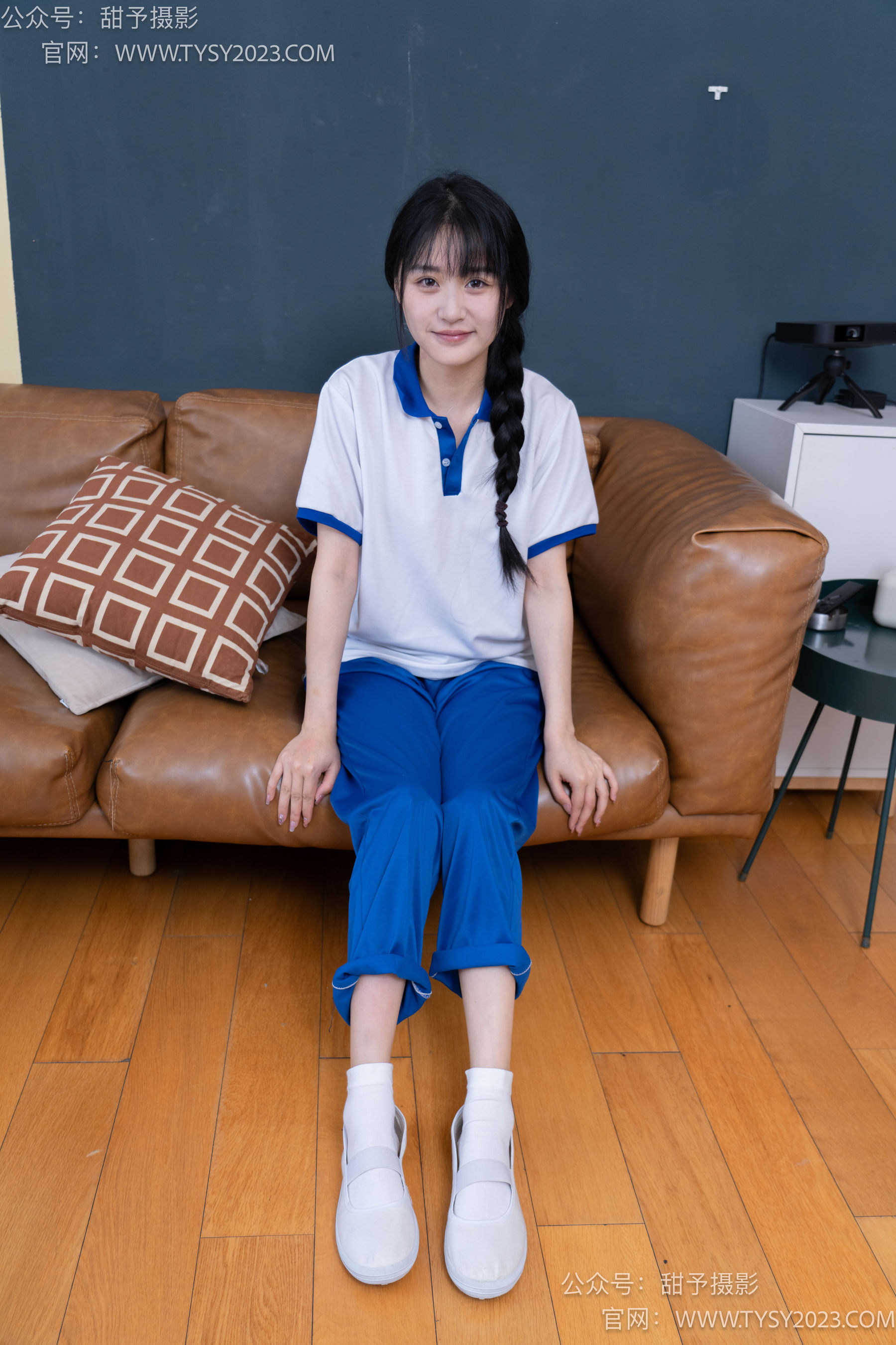 甜予摄影 No.091 澜澜 -校服、白布鞋、板鞋、白棉袜、短肉丝、裸足/(135P)
