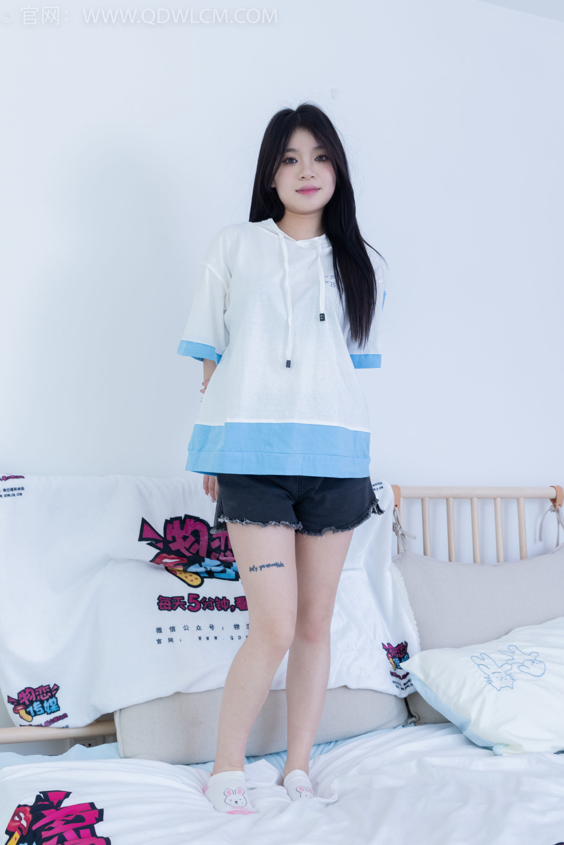 物恋传媒 No.2176 闪闪 -牵你的手/(180P)