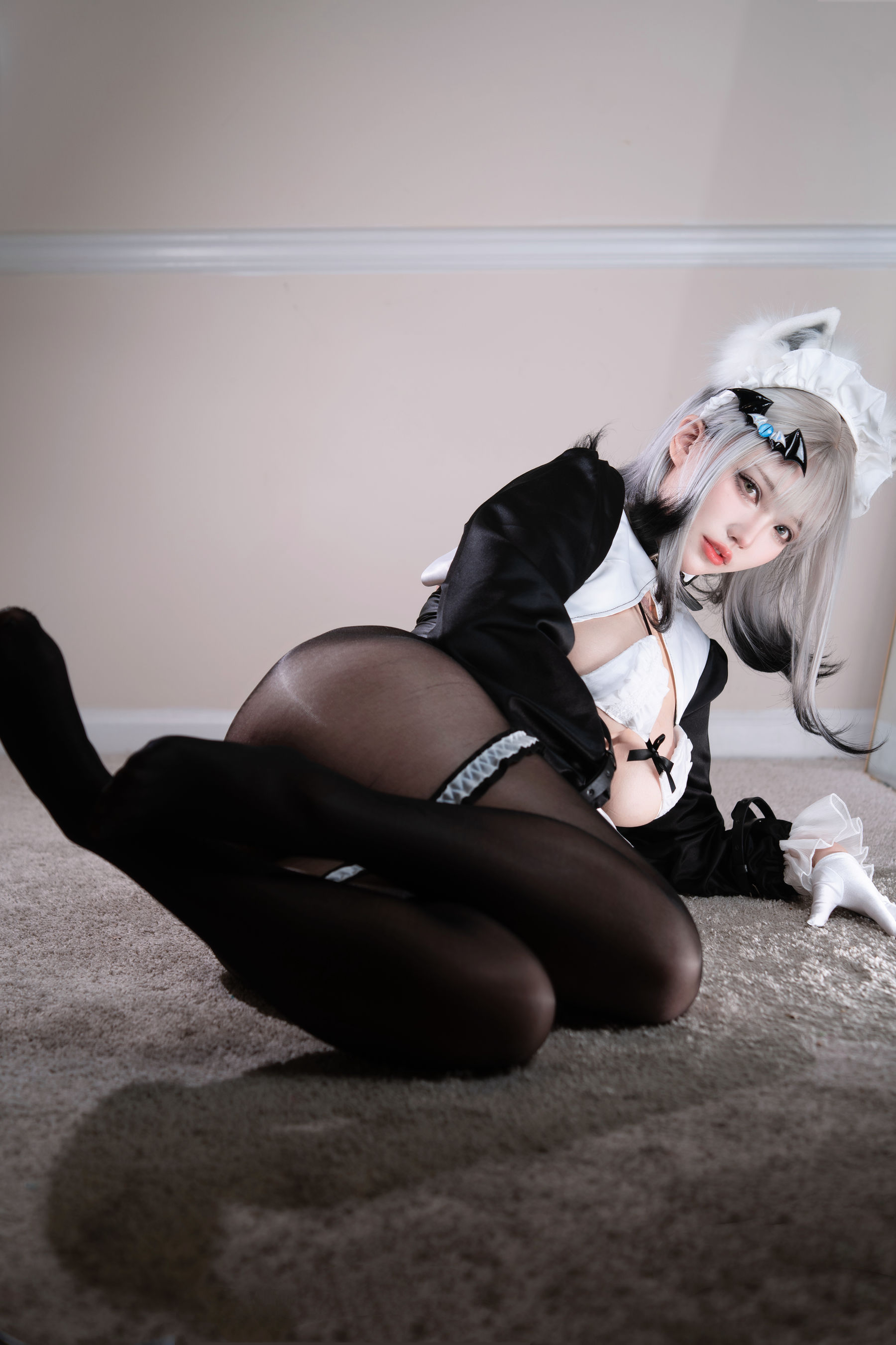 狐洛洛子 - 拘束银狐/(40P)