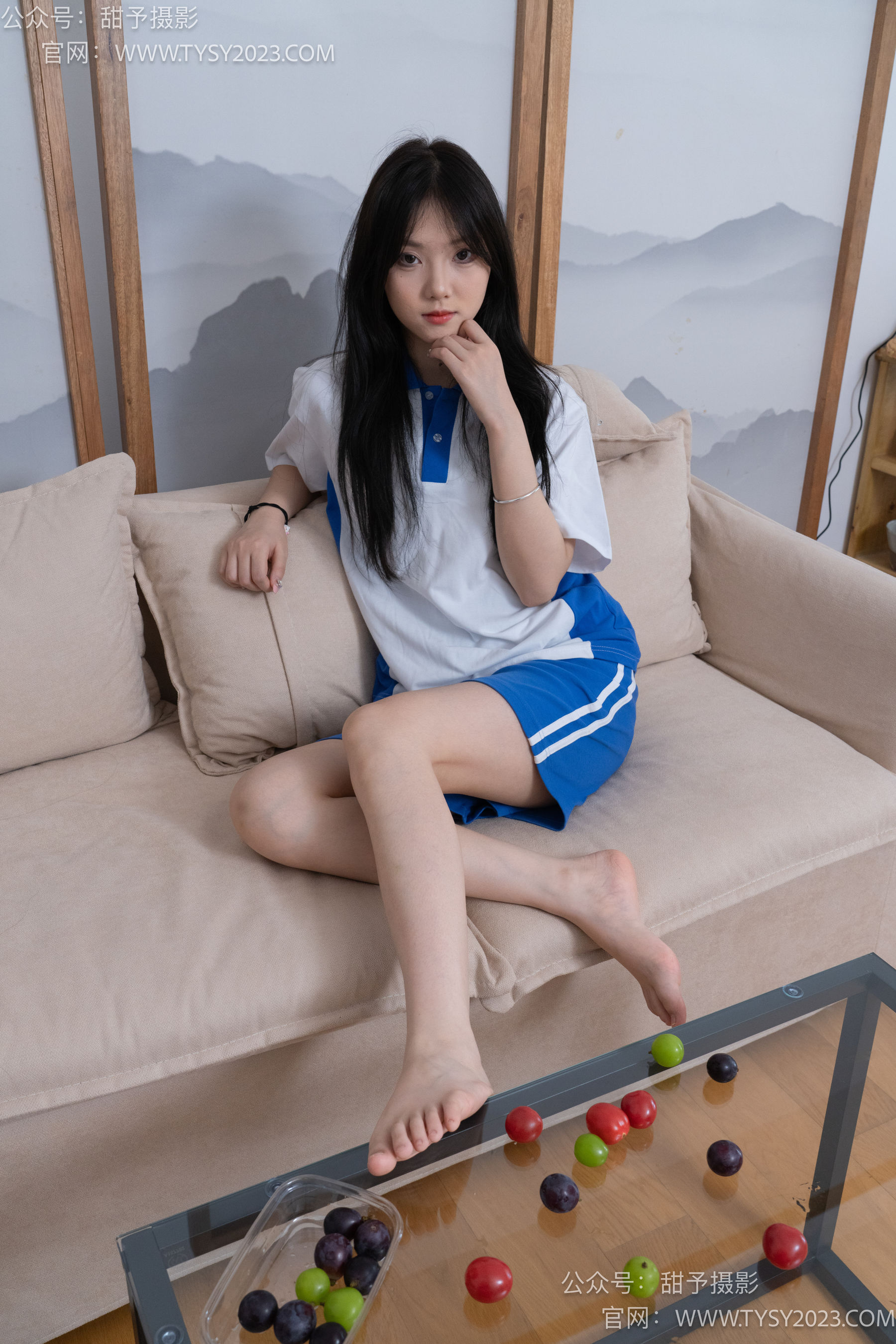 甜予摄影 No.080 璇璇 -校服、板鞋、裸足、光脚踩小西红柿葡萄的剧情/(128P)