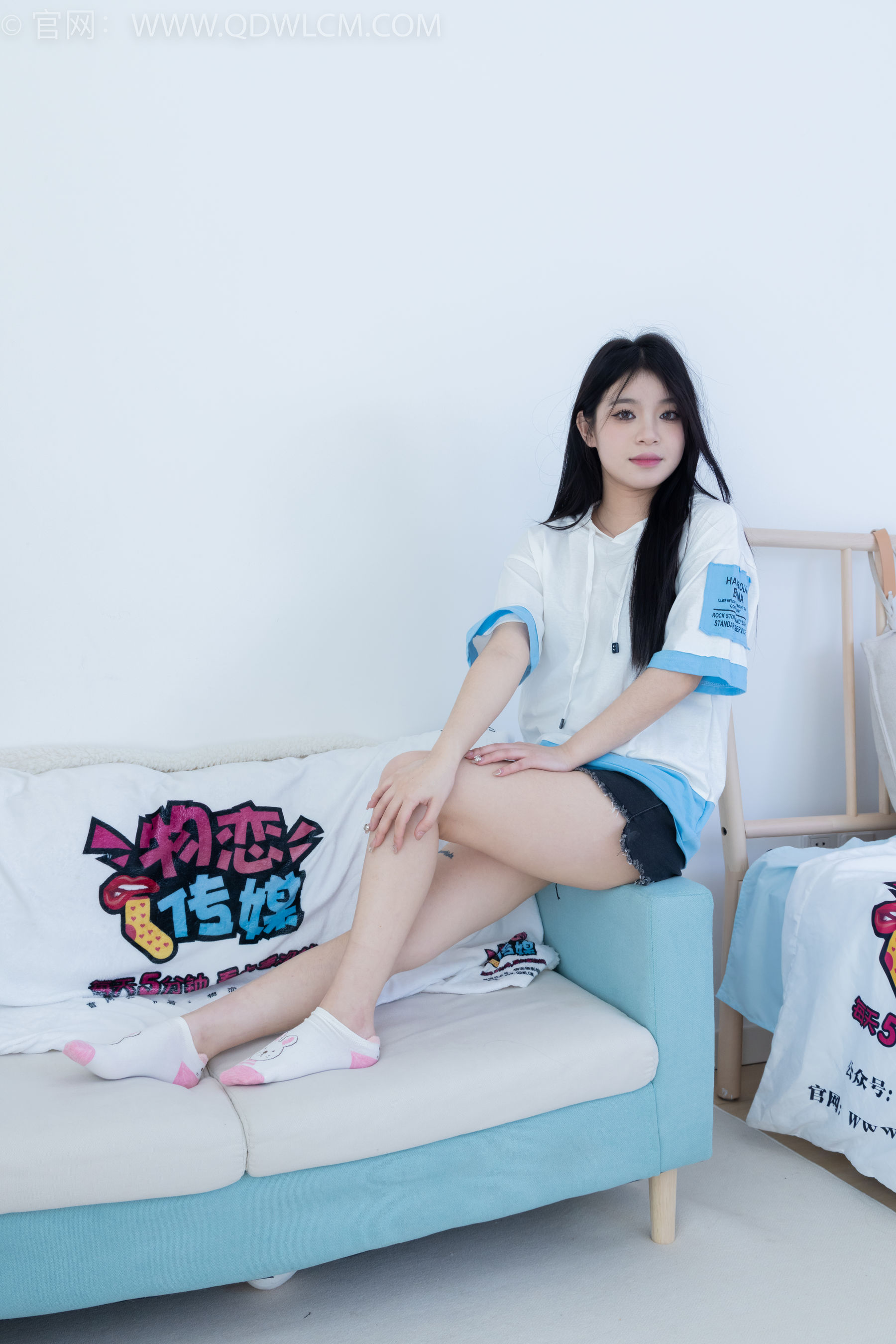 物恋传媒 No.2176 闪闪 -牵你的手/(180P)