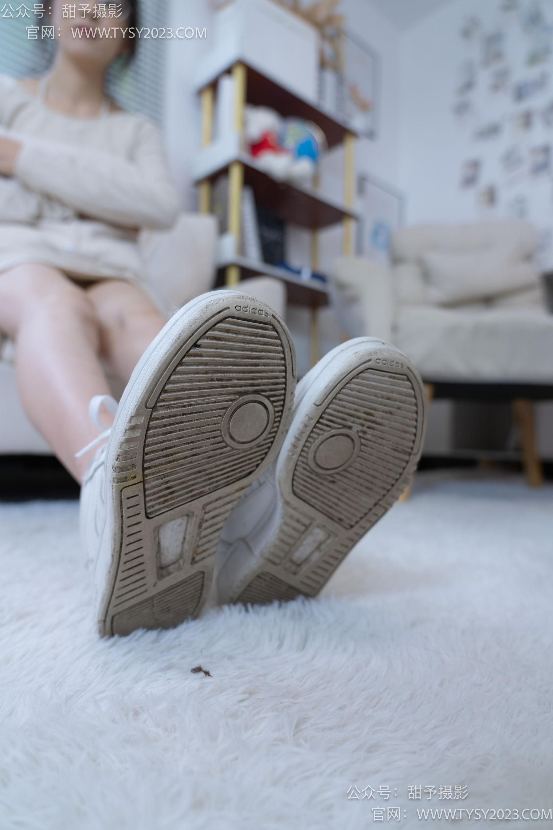 甜予摄影 No.087 静静 -板鞋、白棉袜、裸足/(106P)