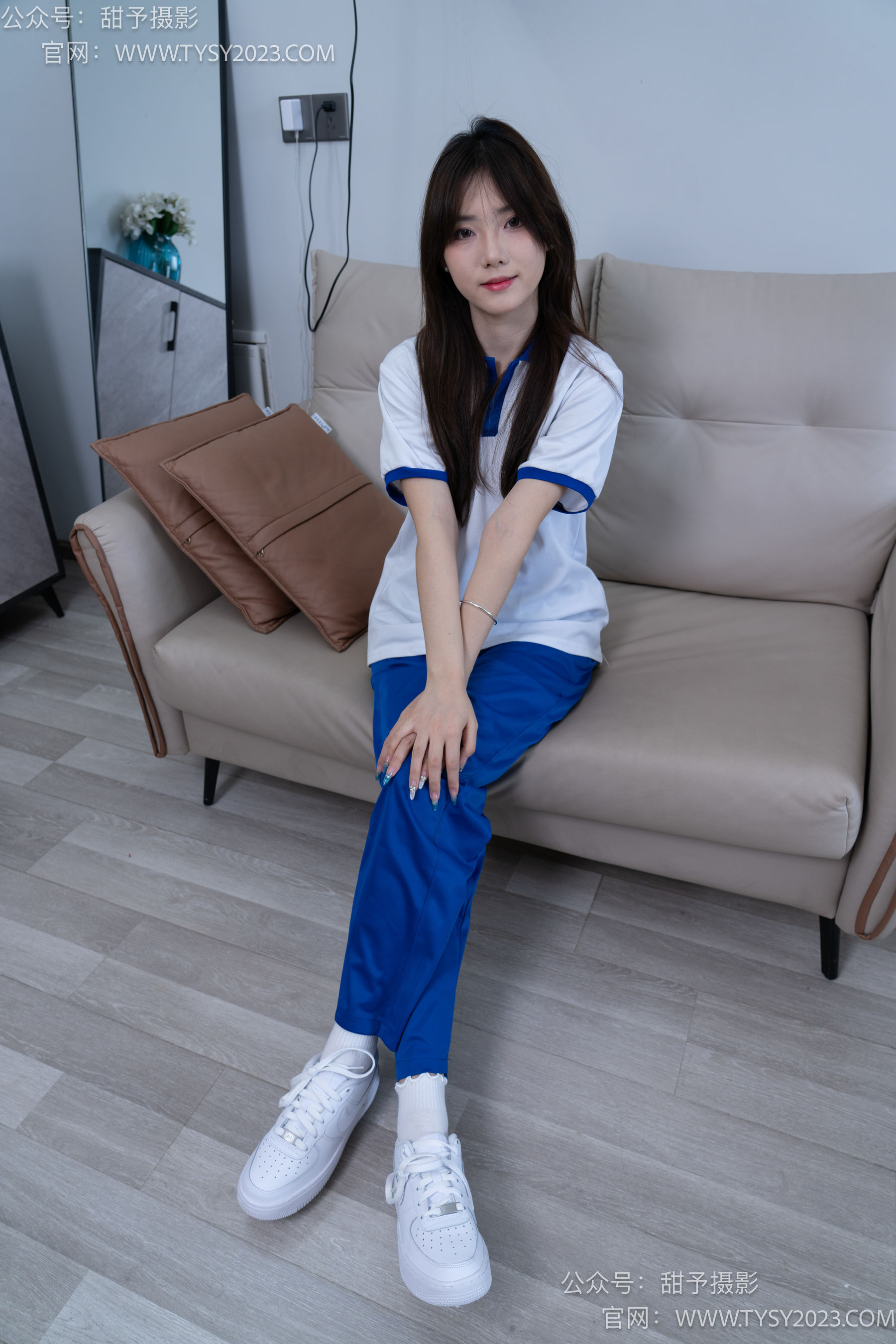 甜予摄影 No.098 璇璇 -校服、板鞋、白棉袜、肉丝（脚尖加固款）/(135P)