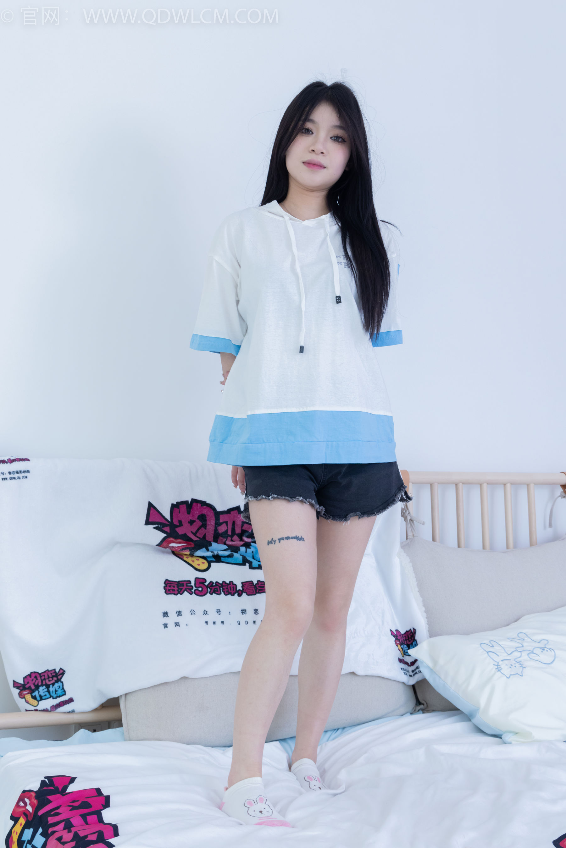 物恋传媒 No.2176 闪闪 -牵你的手/(180P)