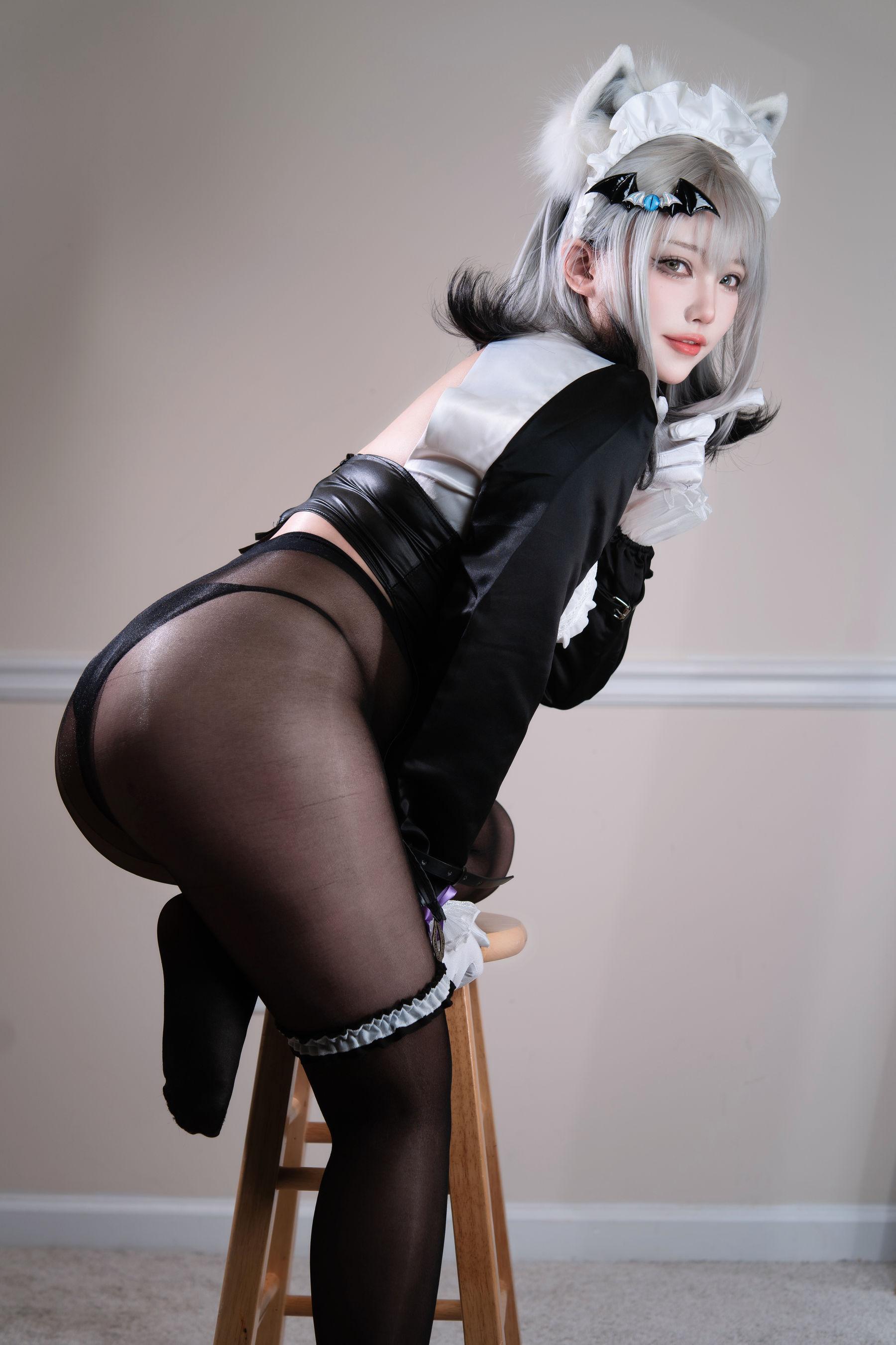 狐洛洛子 - 拘束银狐/(40P)