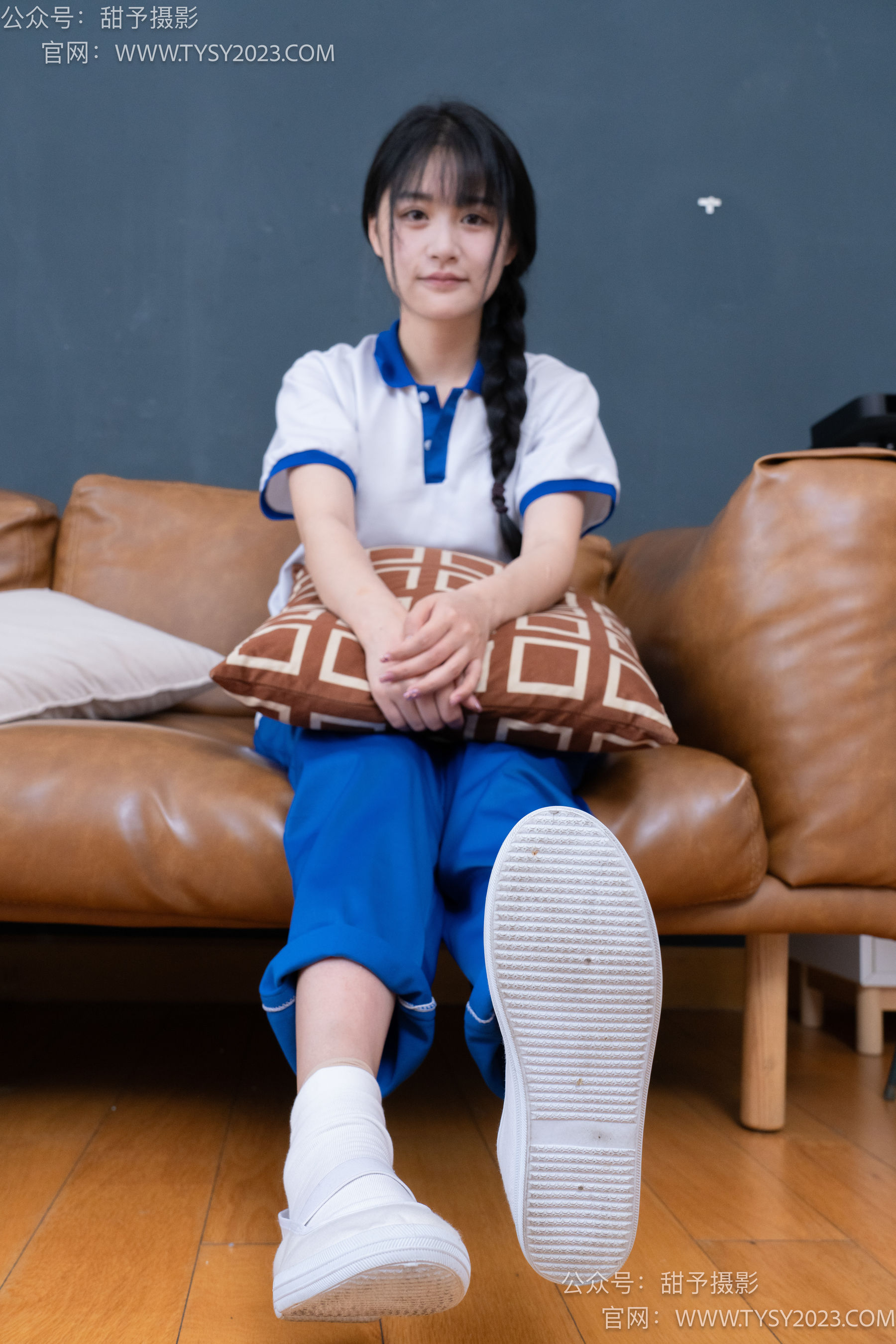 甜予摄影 No.091 澜澜 -校服、白布鞋、板鞋、白棉袜、短肉丝、裸足/(135P)
