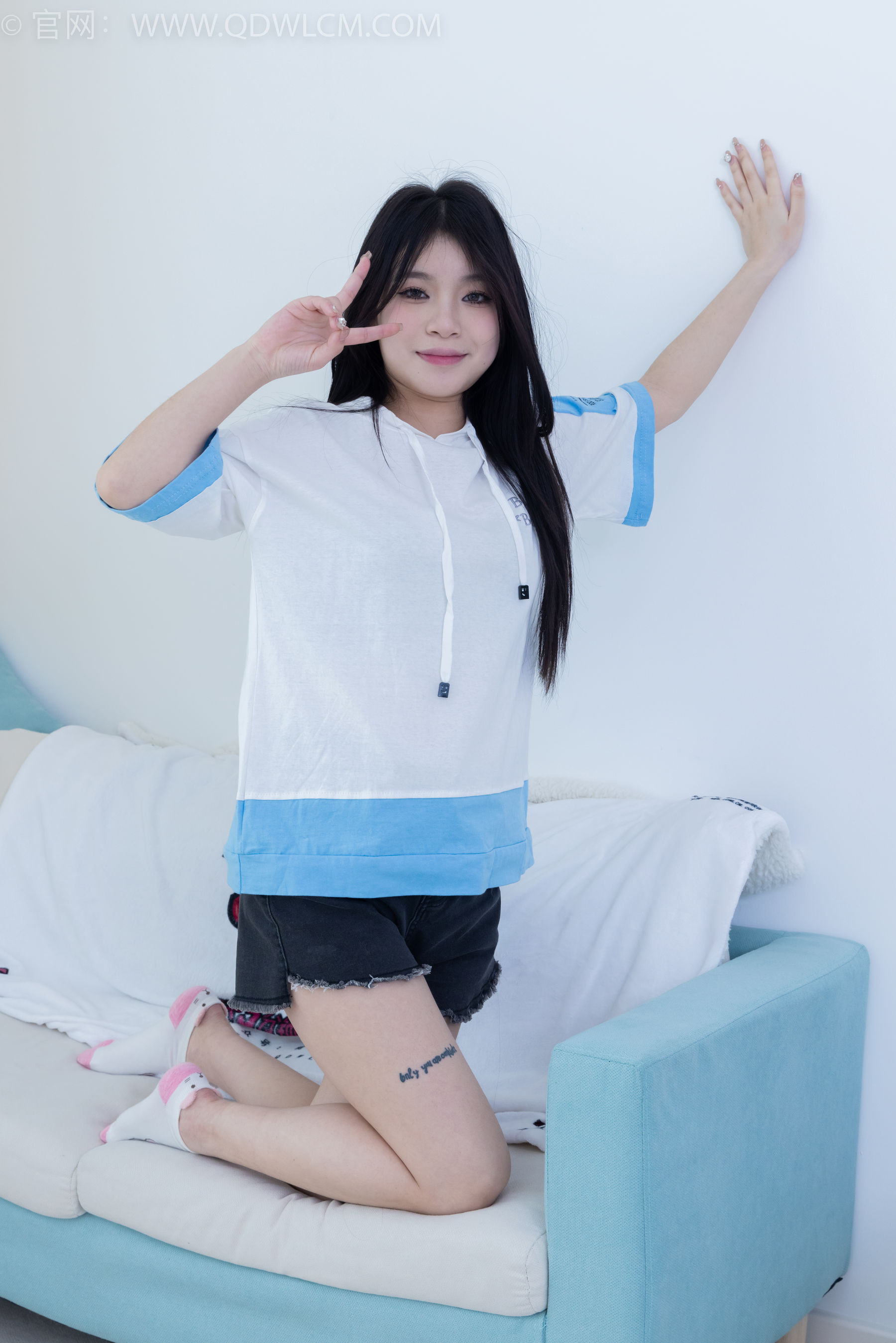 物恋传媒 No.2176 闪闪 -牵你的手/(180P)