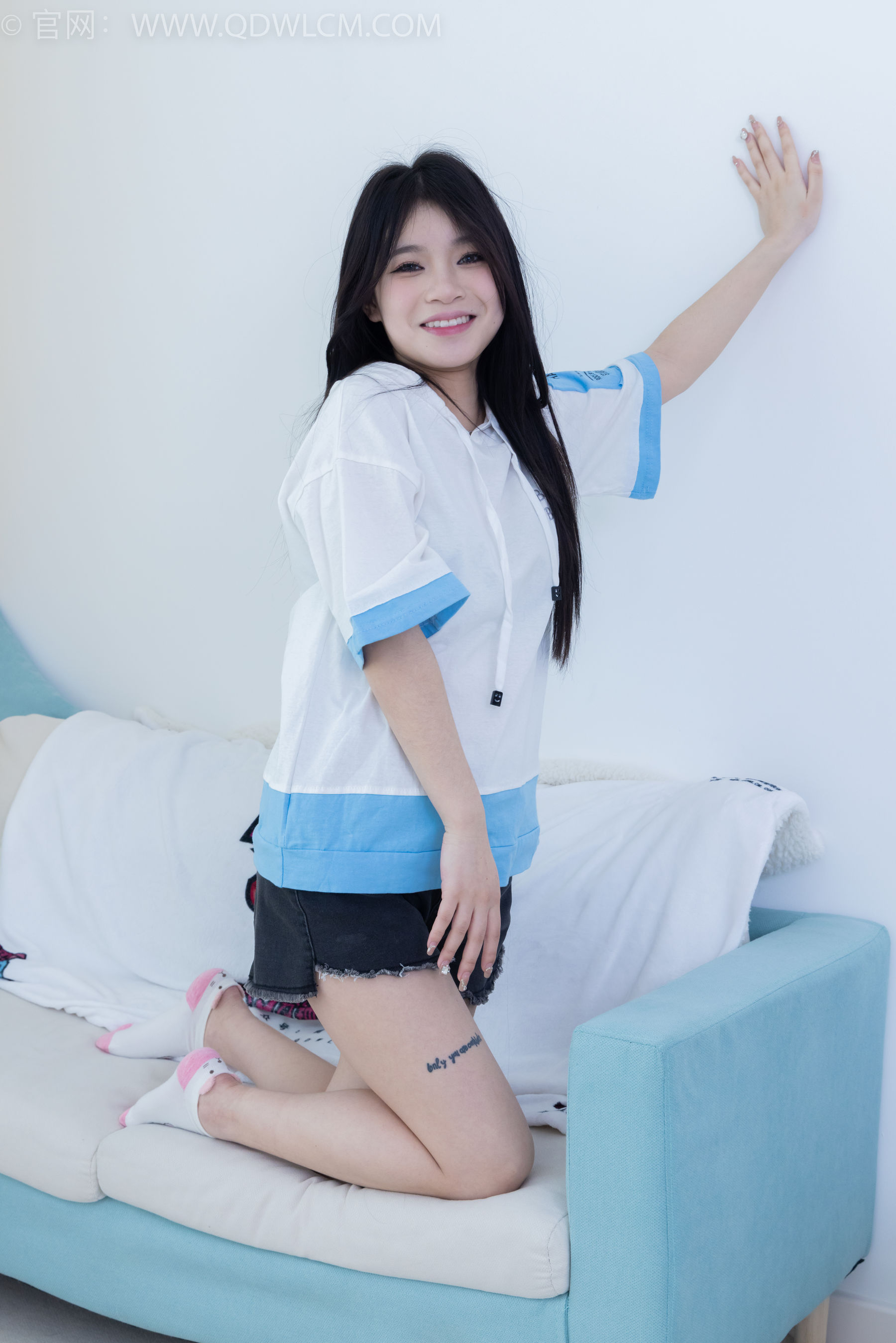 物恋传媒 No.2176 闪闪 -牵你的手/(180P)