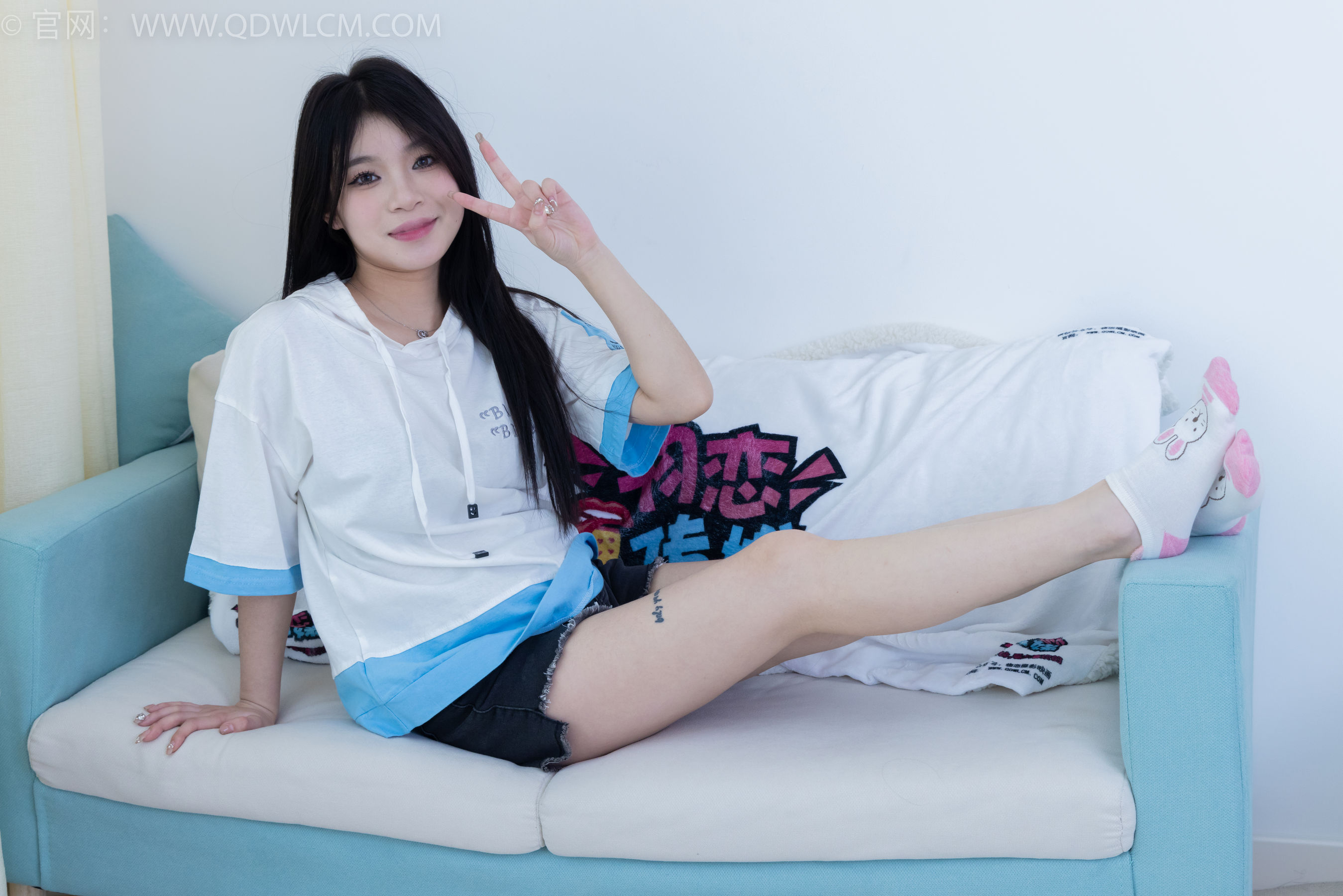 物恋传媒 No.2176 闪闪 -牵你的手/(180P)