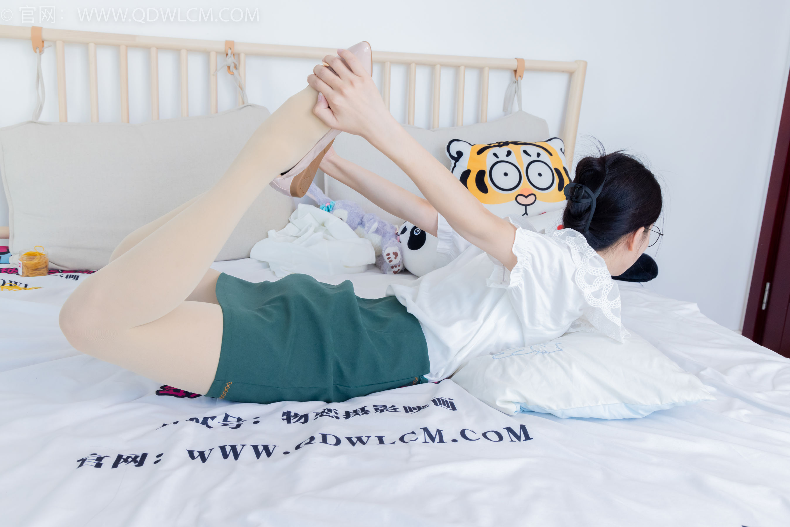 物恋传媒 No.2157 茯苓 -明亮而不刺眼/(150P)