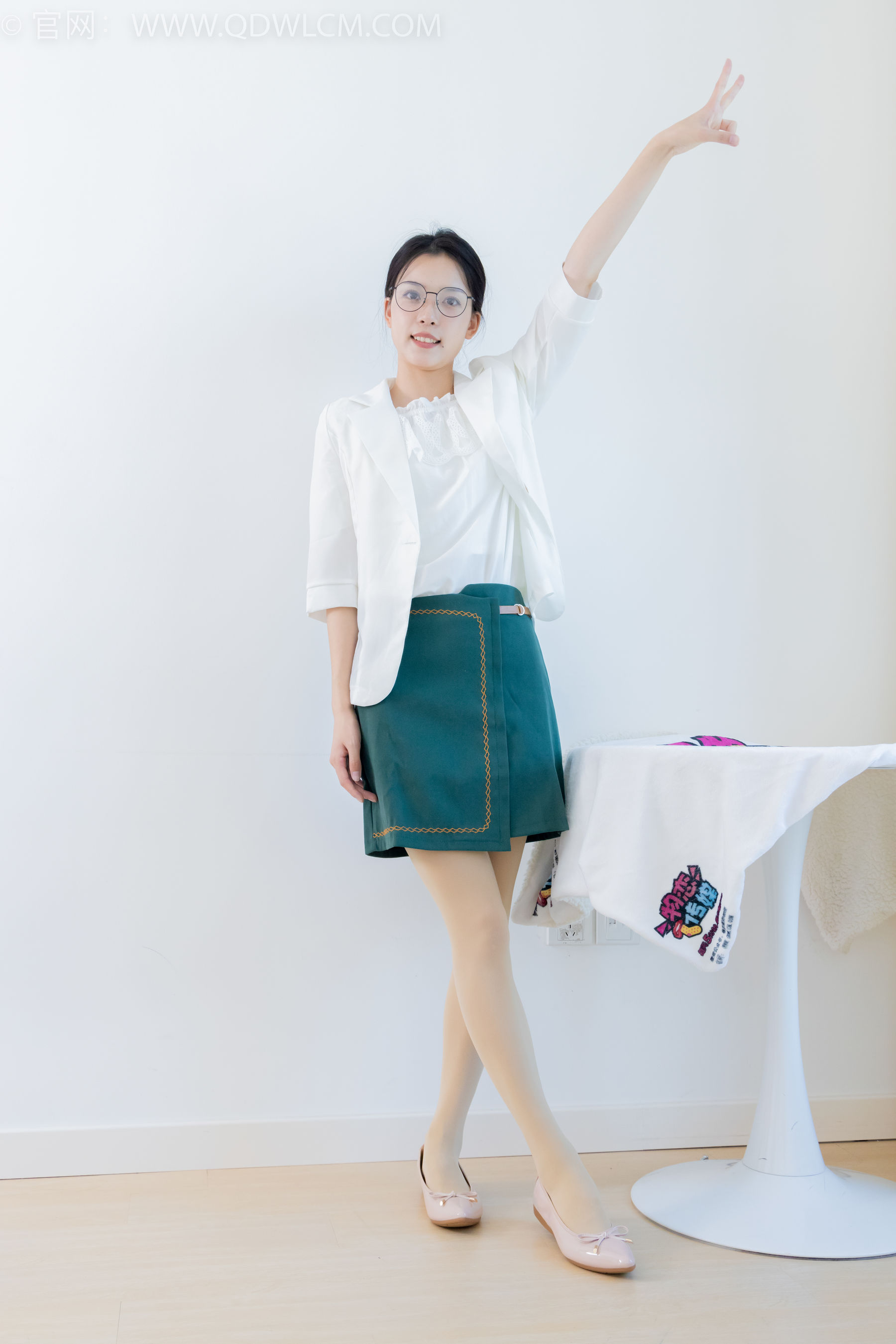 物恋传媒 No.2157 茯苓 -明亮而不刺眼/(150P)