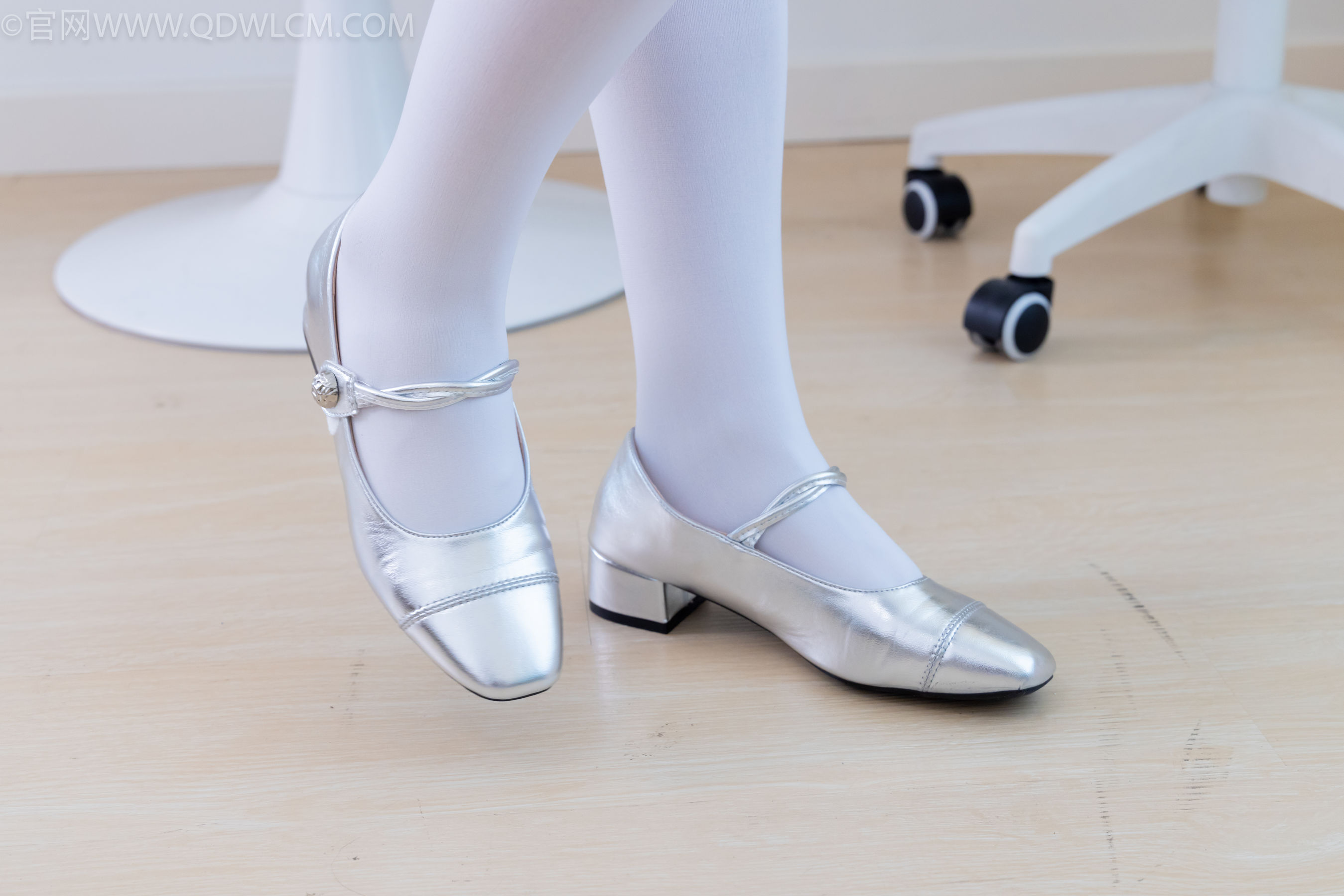 物恋传媒 No.2144 小优 -风吹叶落/(156P)