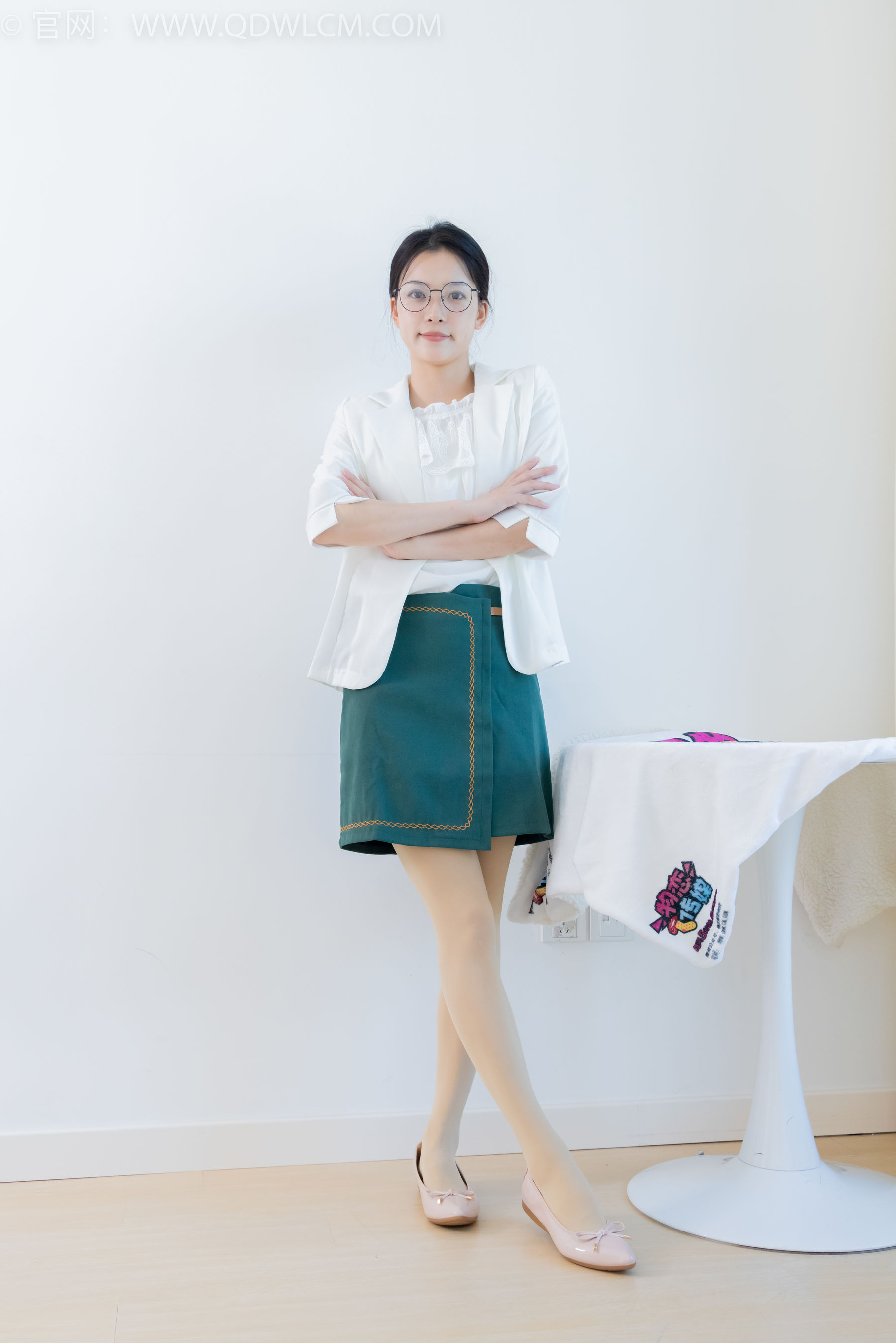 物恋传媒 No.2157 茯苓 -明亮而不刺眼/(150P)