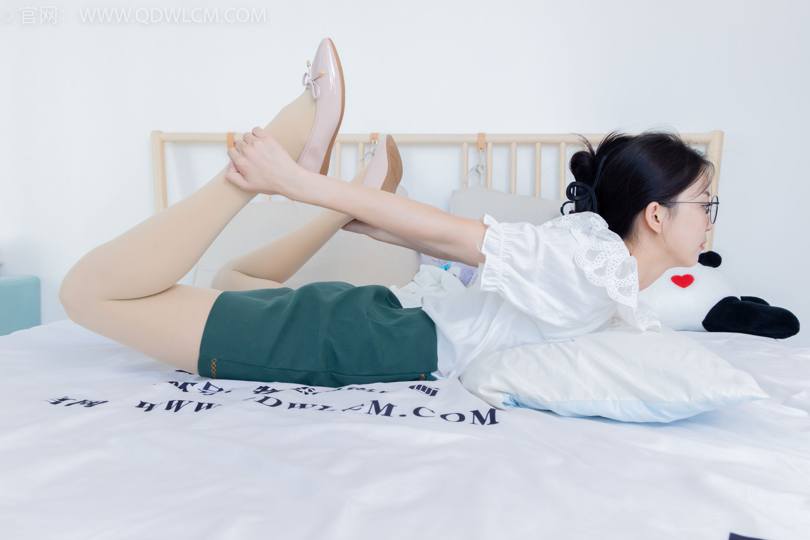 物恋传媒 No.2157 茯苓 -明亮而不刺眼/(150P)