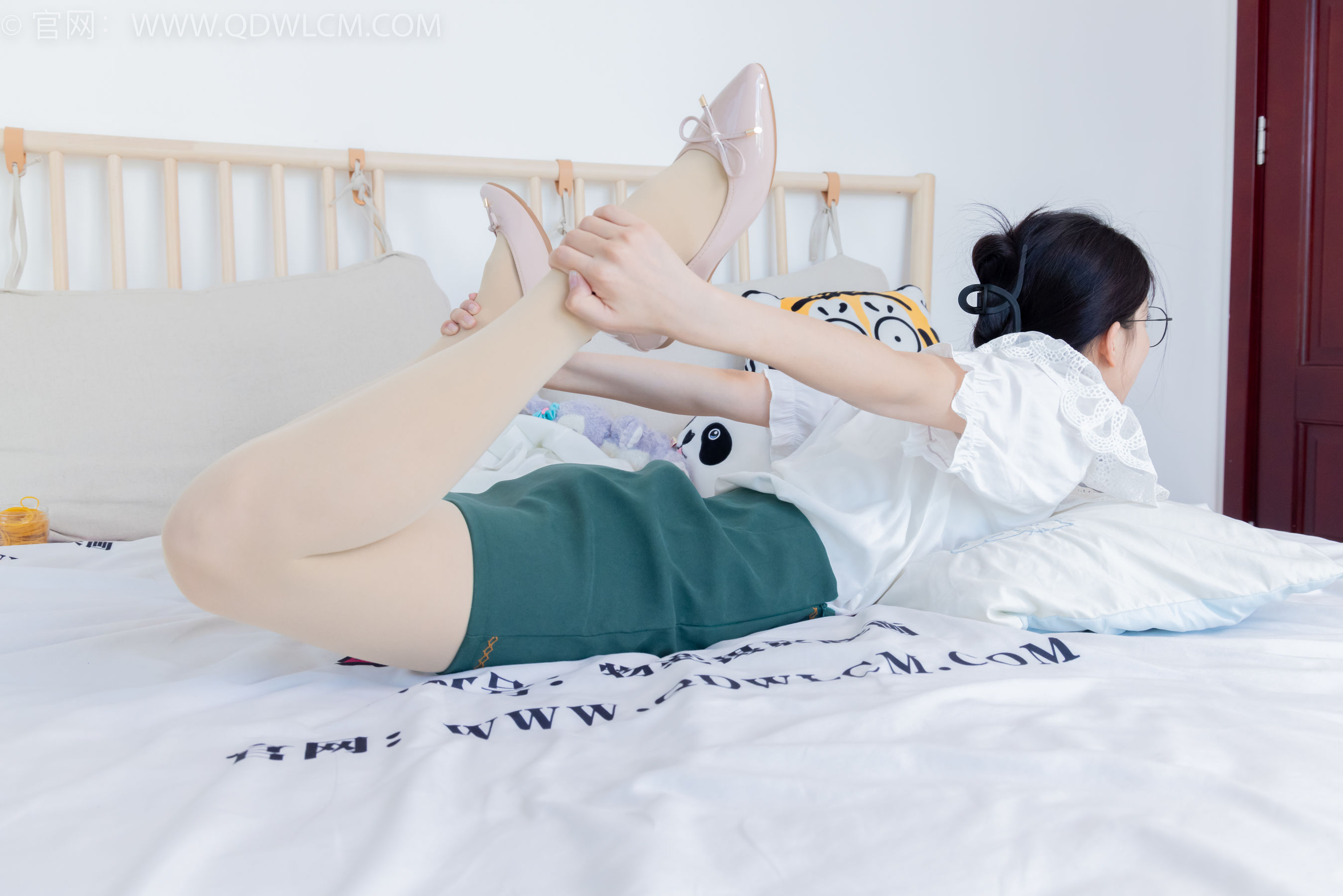 物恋传媒 No.2157 茯苓 -明亮而不刺眼/(150P)