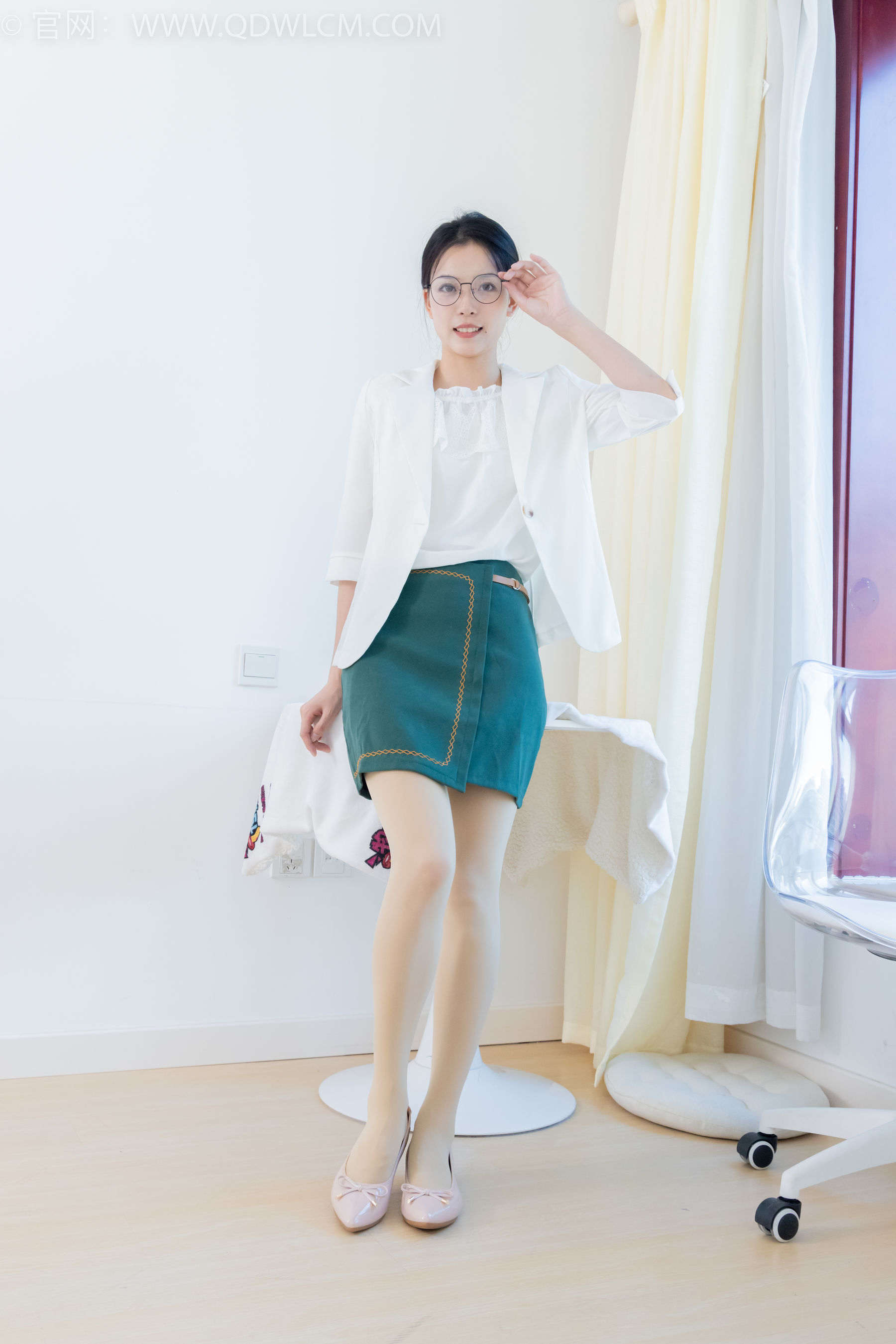 物恋传媒 No.2157 茯苓 -明亮而不刺眼/(150P)