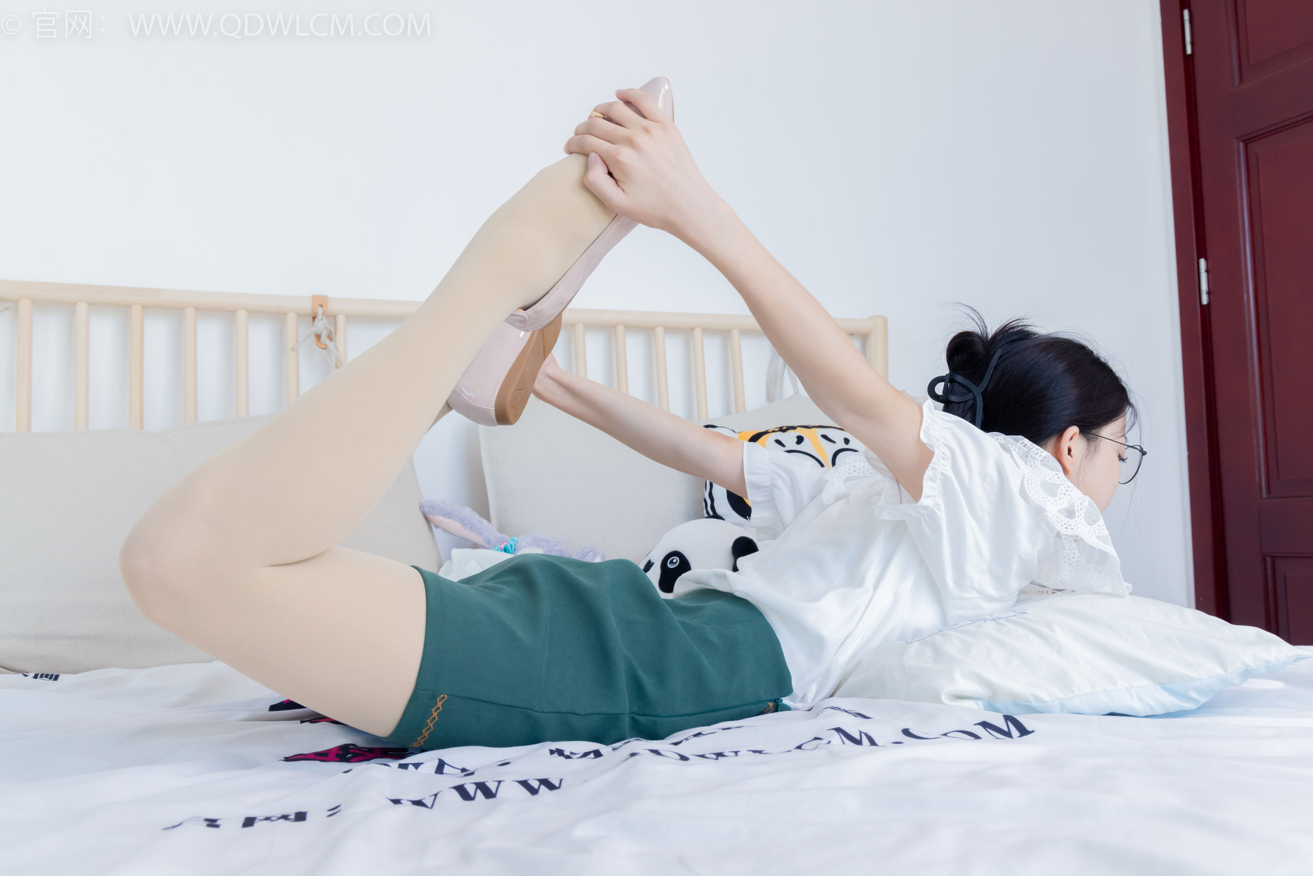 物恋传媒 No.2157 茯苓 -明亮而不刺眼/(150P)