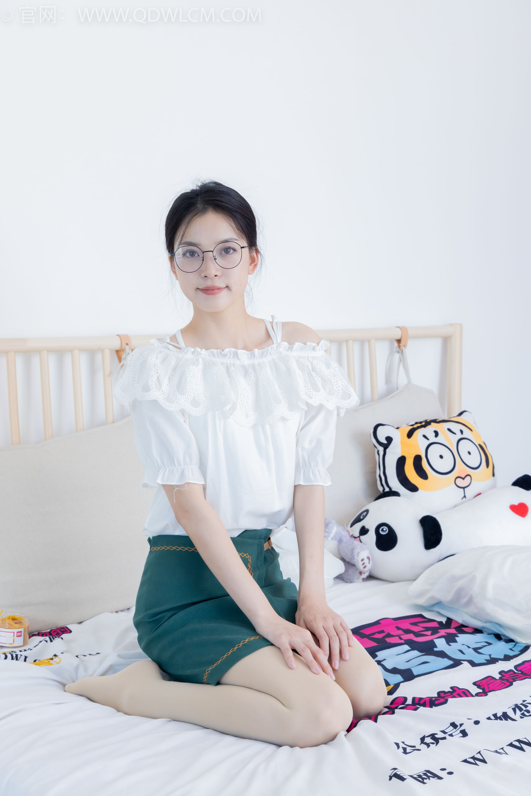 物恋传媒 No.2157 茯苓 -明亮而不刺眼/(150P)