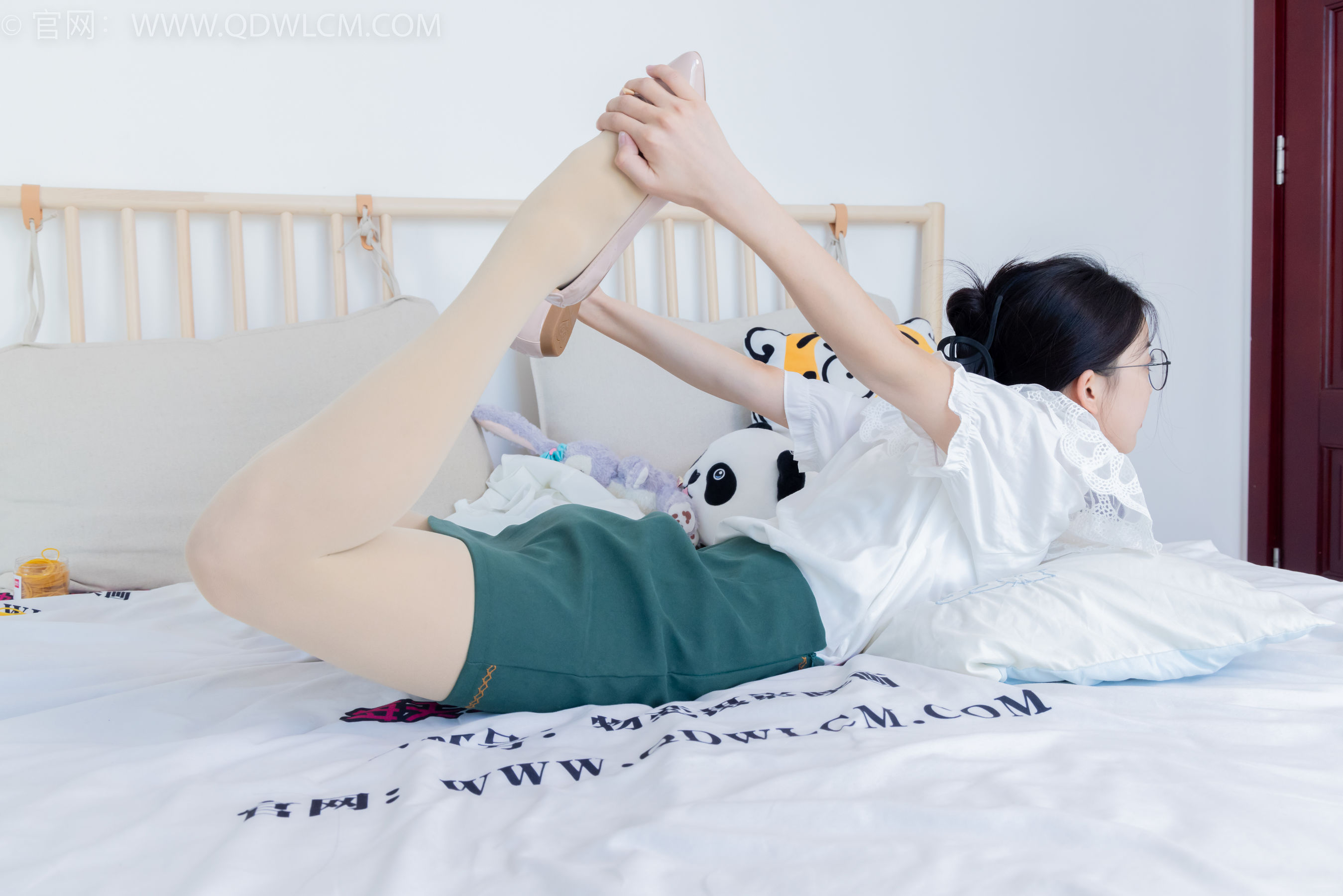 物恋传媒 No.2157 茯苓 -明亮而不刺眼/(150P)