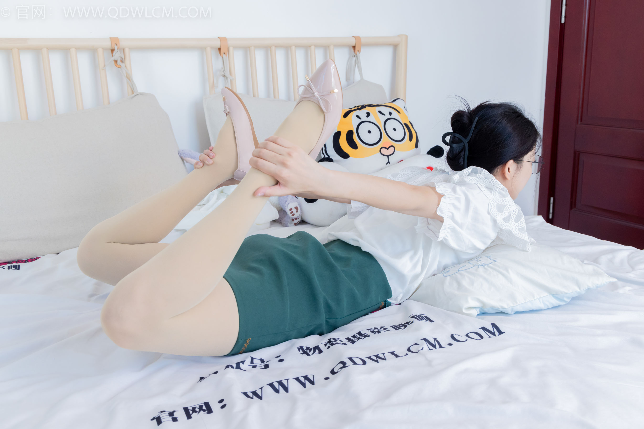 物恋传媒 No.2157 茯苓 -明亮而不刺眼/(150P)