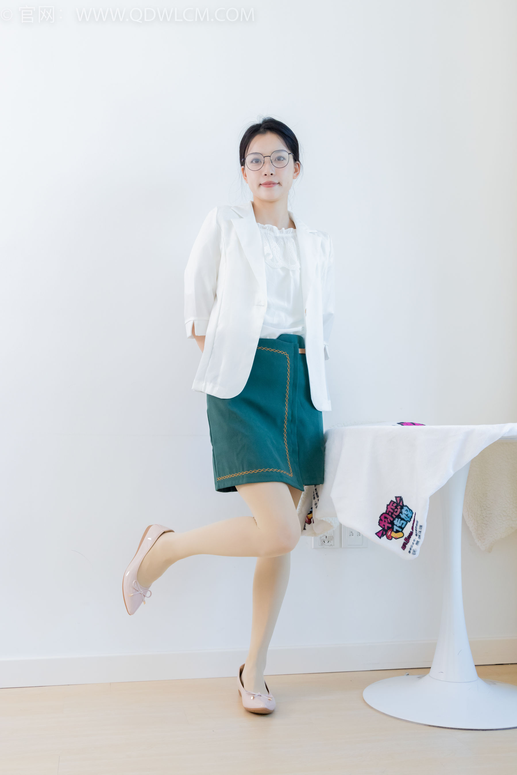 物恋传媒 No.2157 茯苓 -明亮而不刺眼/(150P)