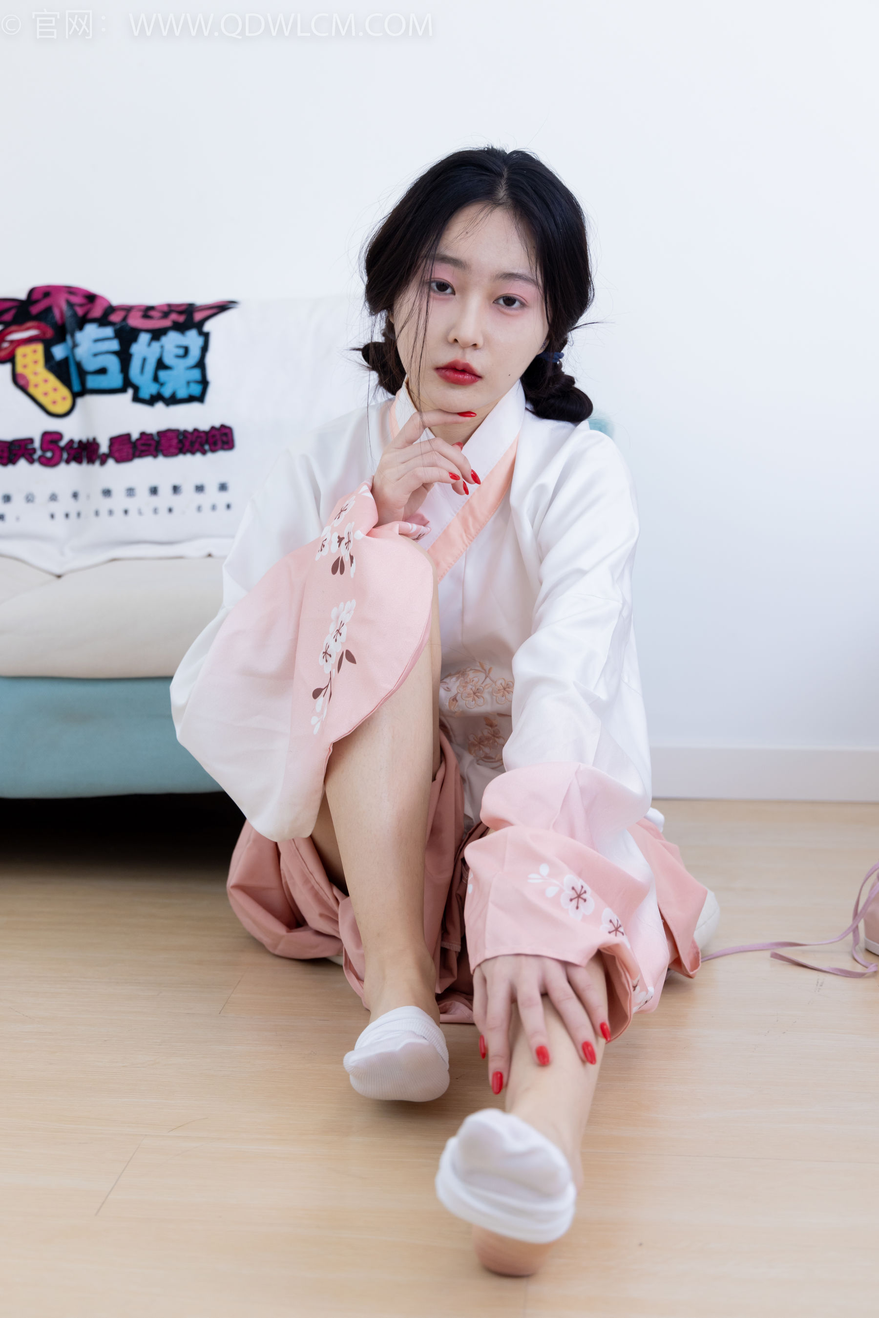 物恋传媒 No.2132 美兔 -心动一刹/(220P)