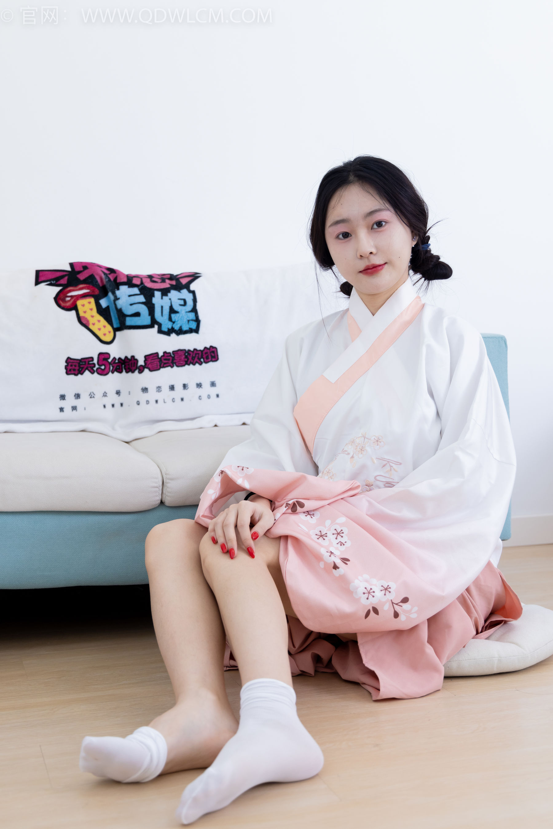 物恋传媒 No.2132 美兔 -心动一刹/(220P)