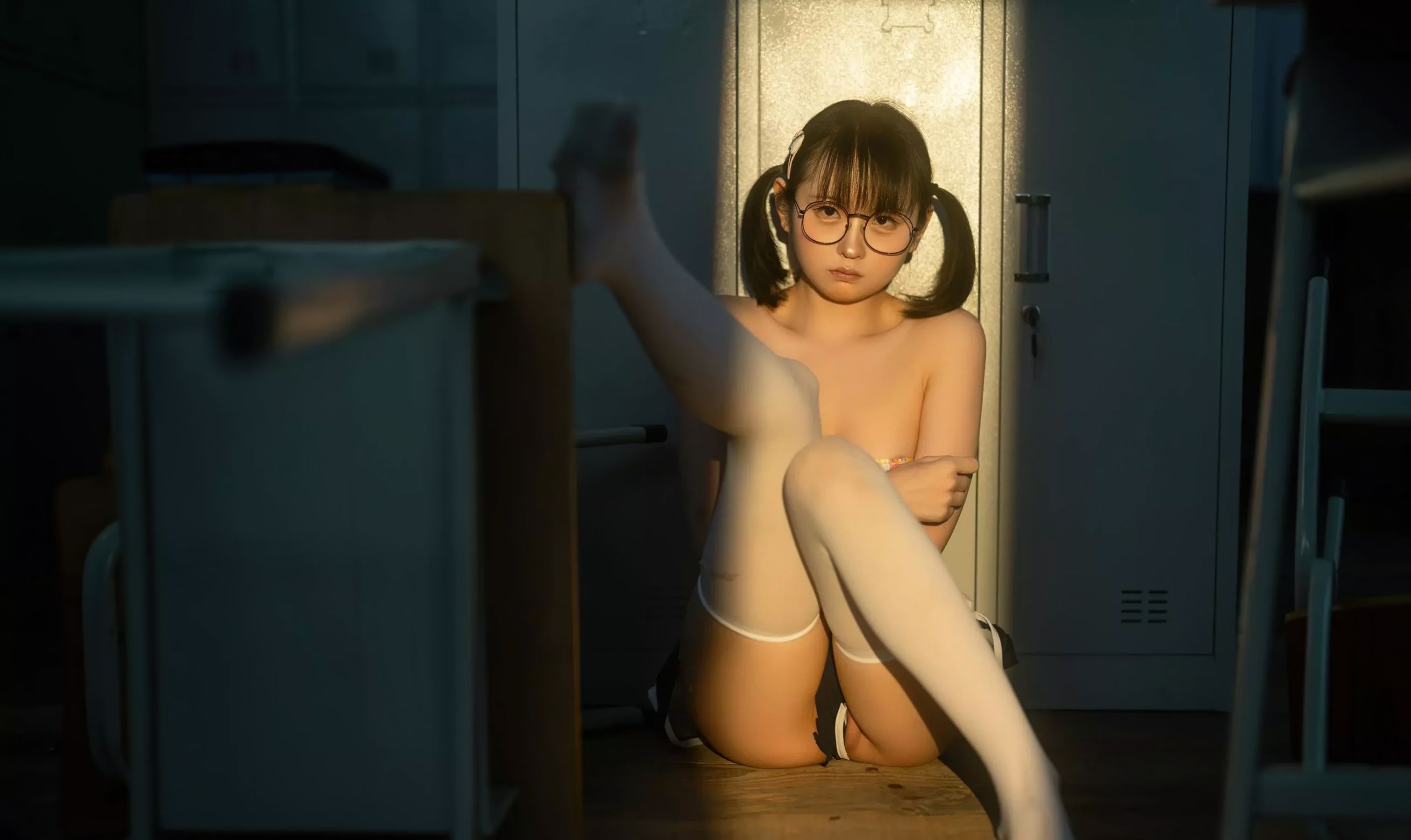 幼水铃衣 - 午间更衣室/(75P)