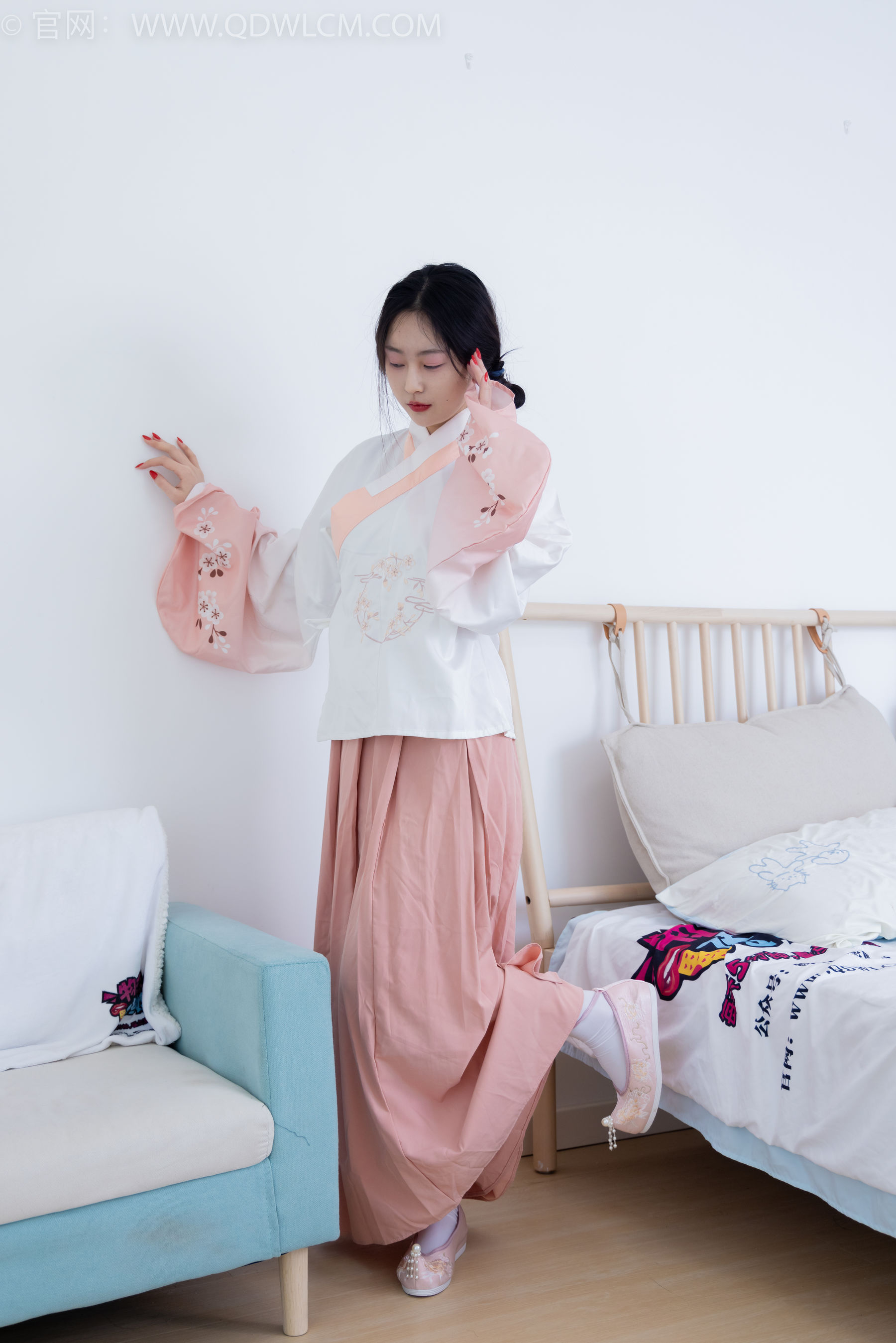 物恋传媒 No.2132 美兔 -心动一刹/(220P)