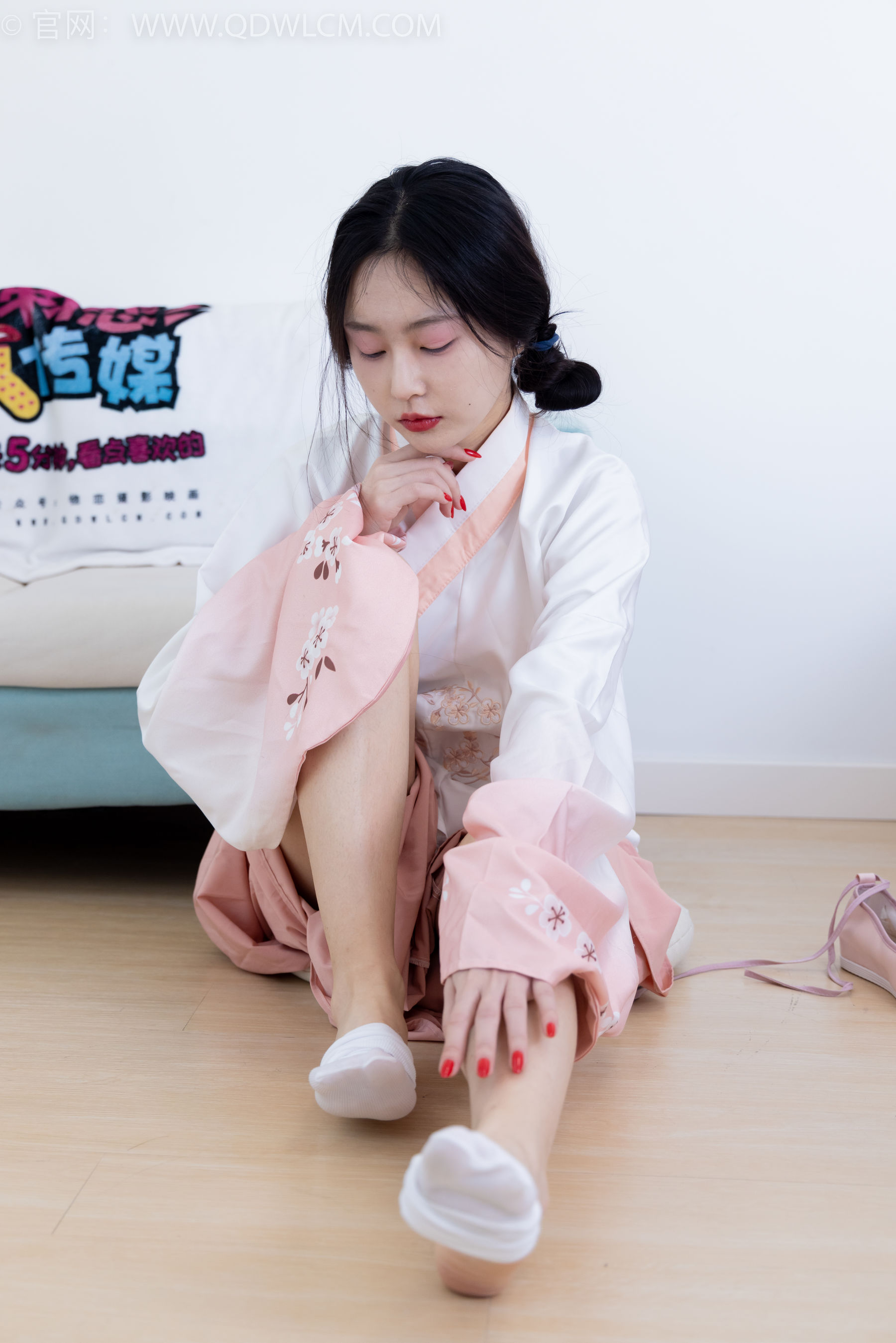 物恋传媒 No.2132 美兔 -心动一刹/(220P)