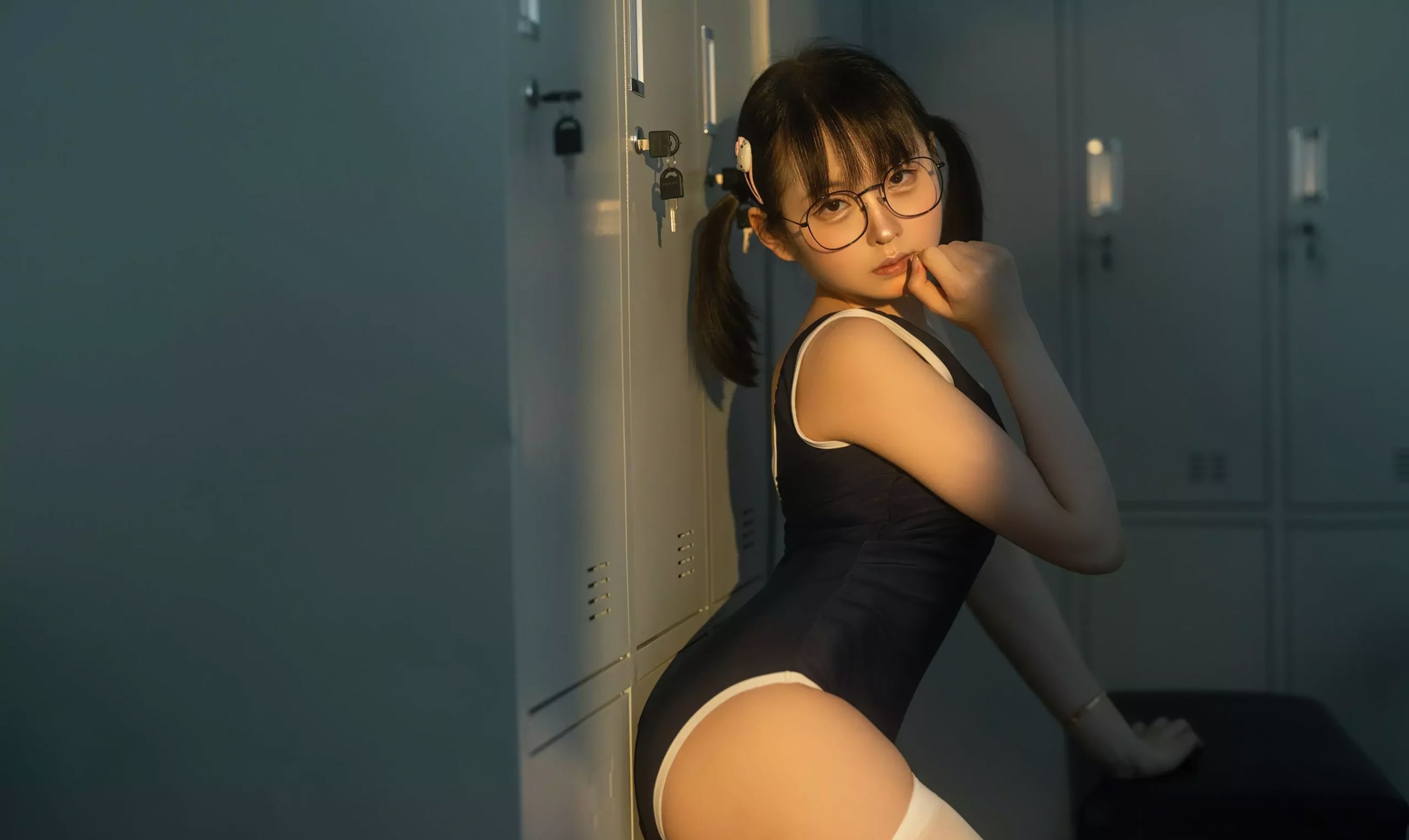 幼水铃衣 - 午间更衣室/(75P)