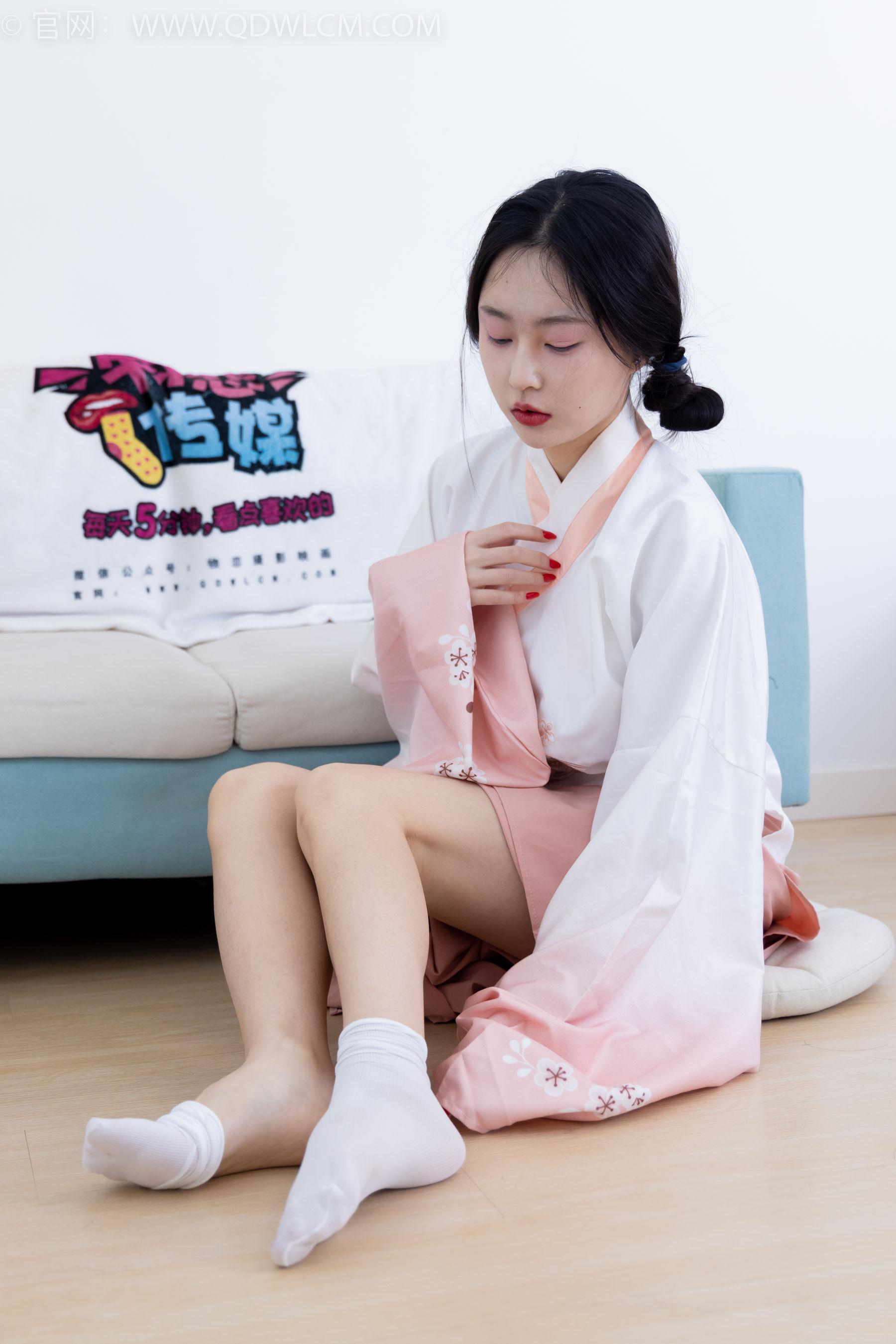 物恋传媒 No.2132 美兔 -心动一刹/(220P)