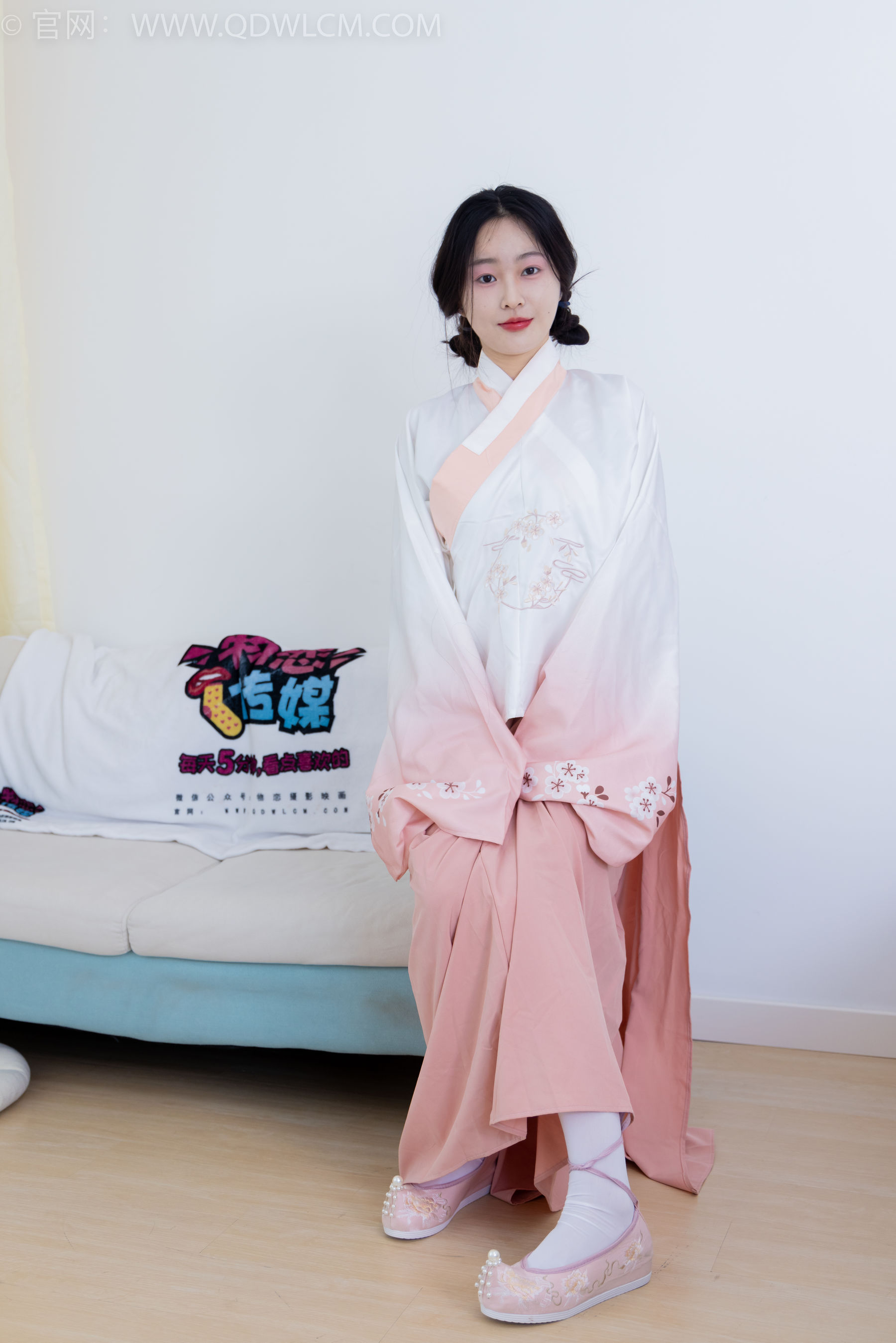 物恋传媒 No.2132 美兔 -心动一刹/(220P)