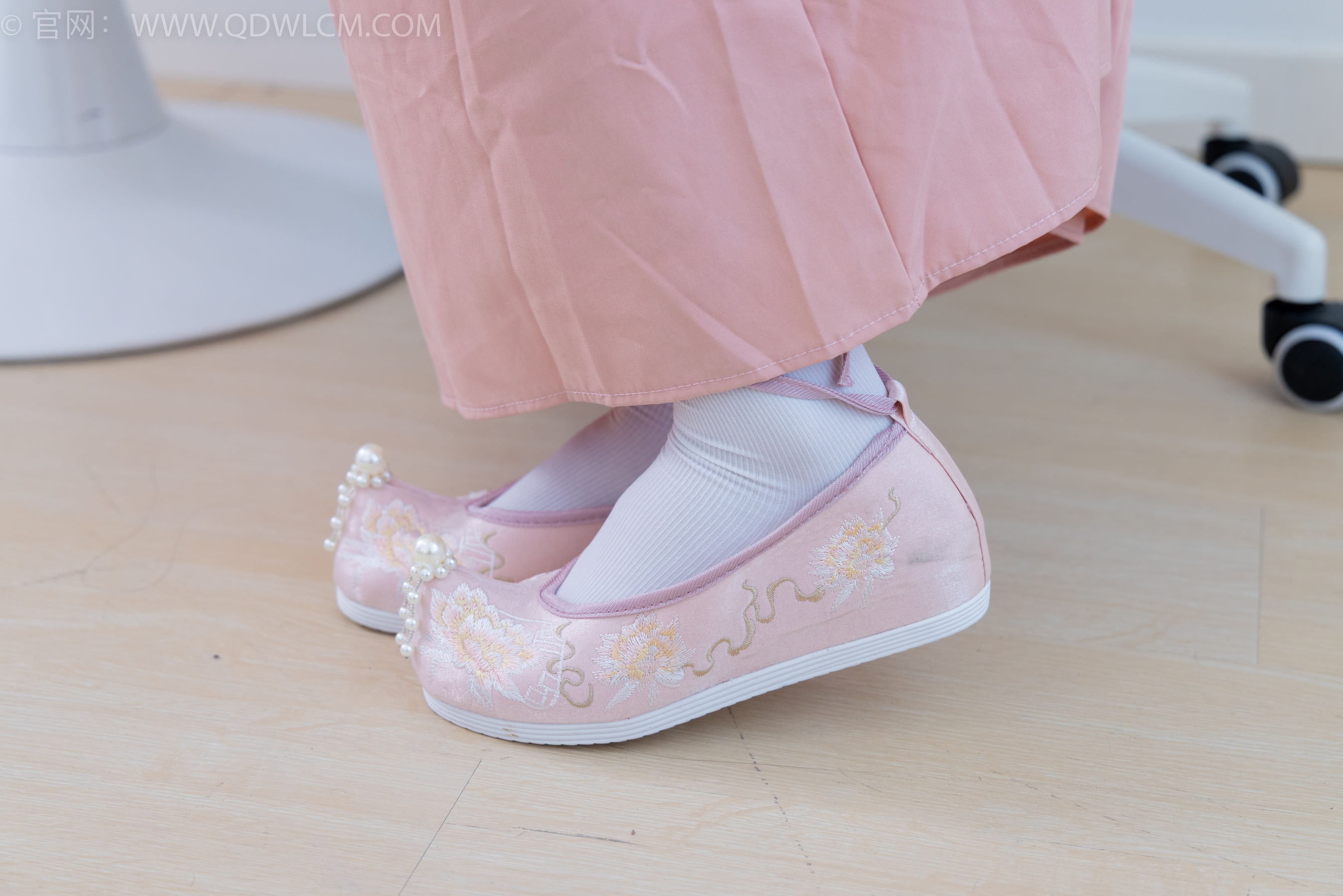 物恋传媒 No.2132 美兔 -心动一刹/(220P)