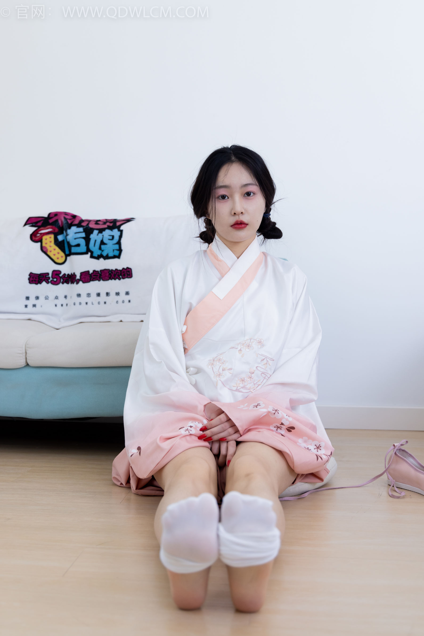 物恋传媒 No.2132 美兔 -心动一刹/(220P)