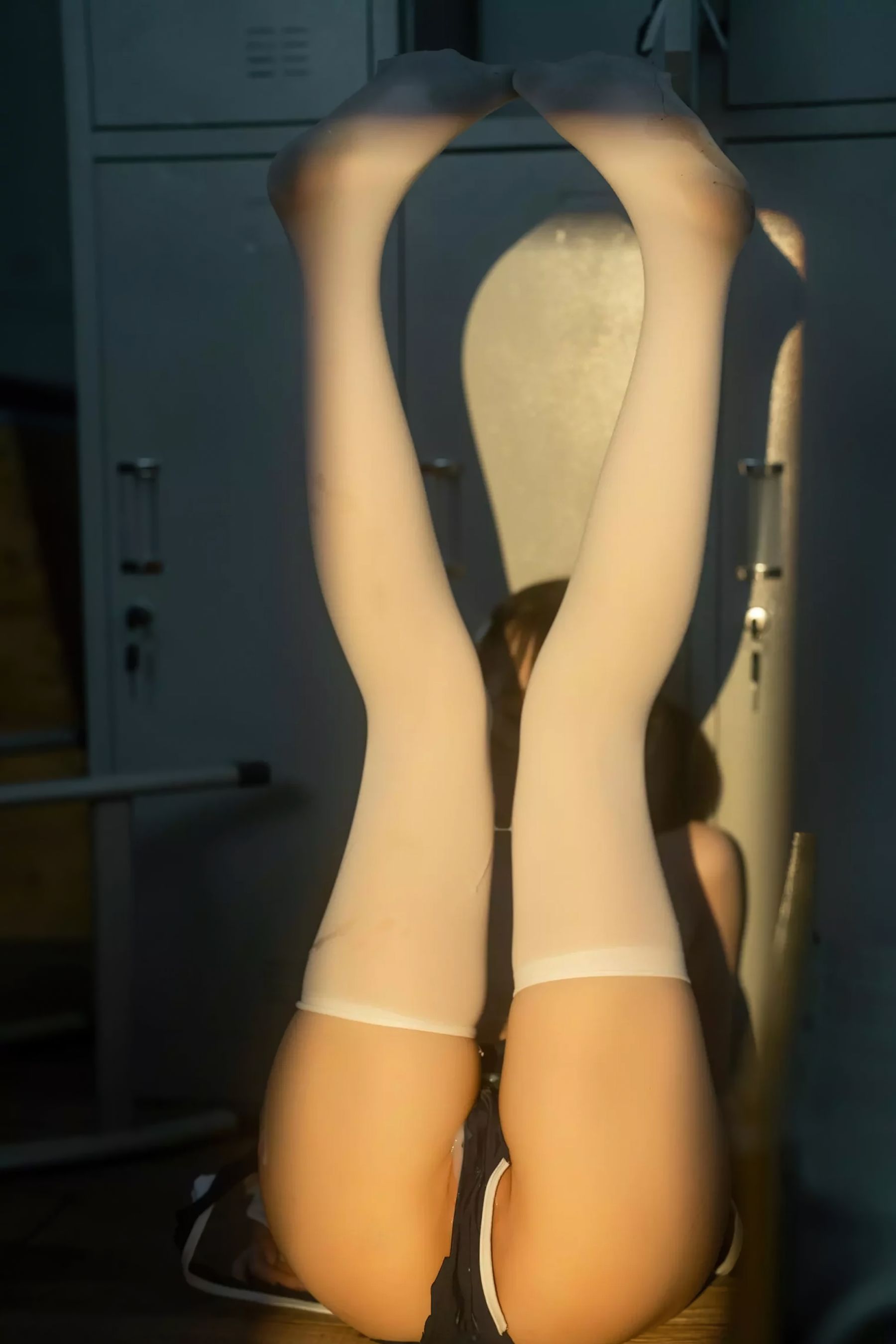 幼水铃衣 - 午间更衣室/(75P)