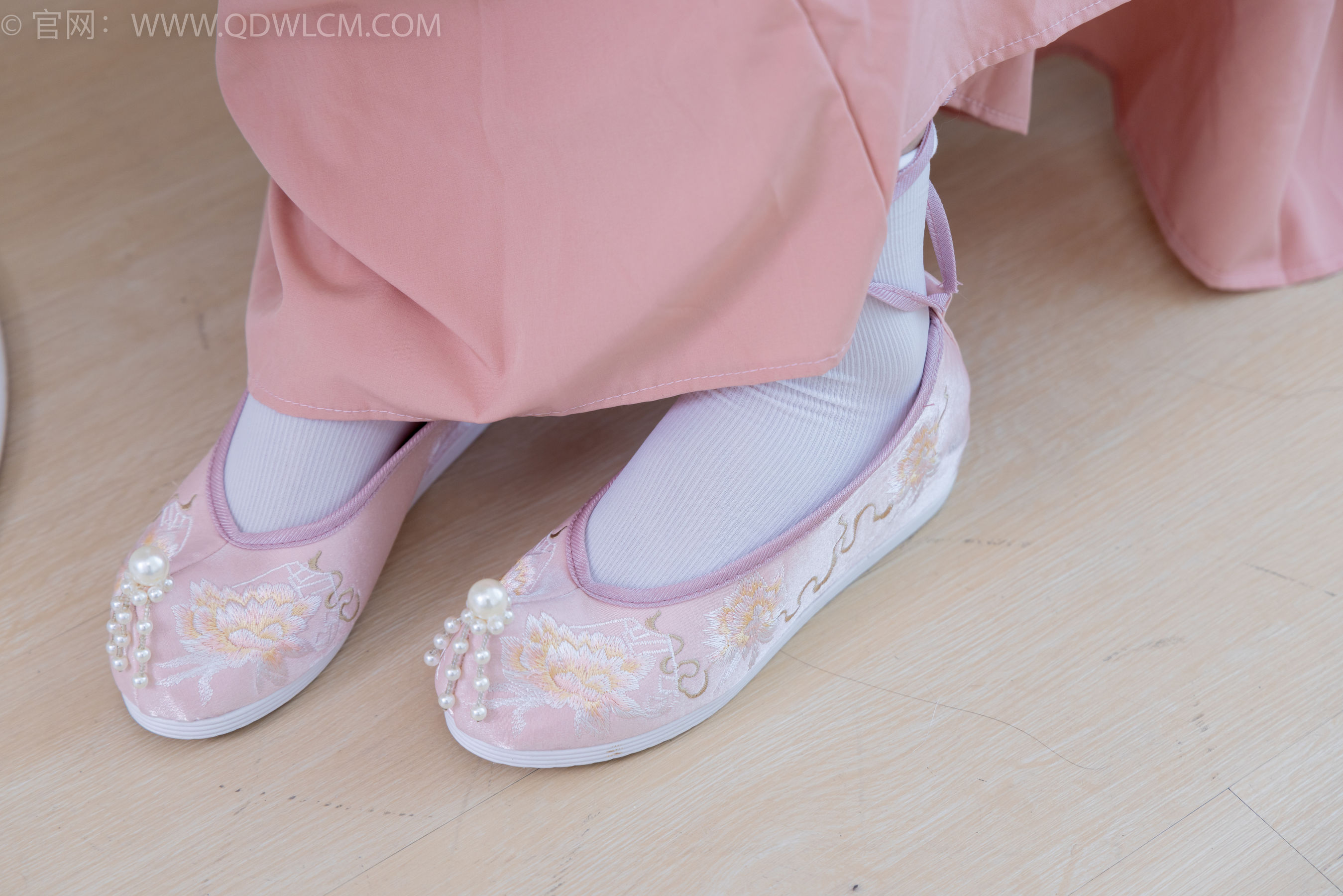 物恋传媒 No.2132 美兔 -心动一刹/(220P)