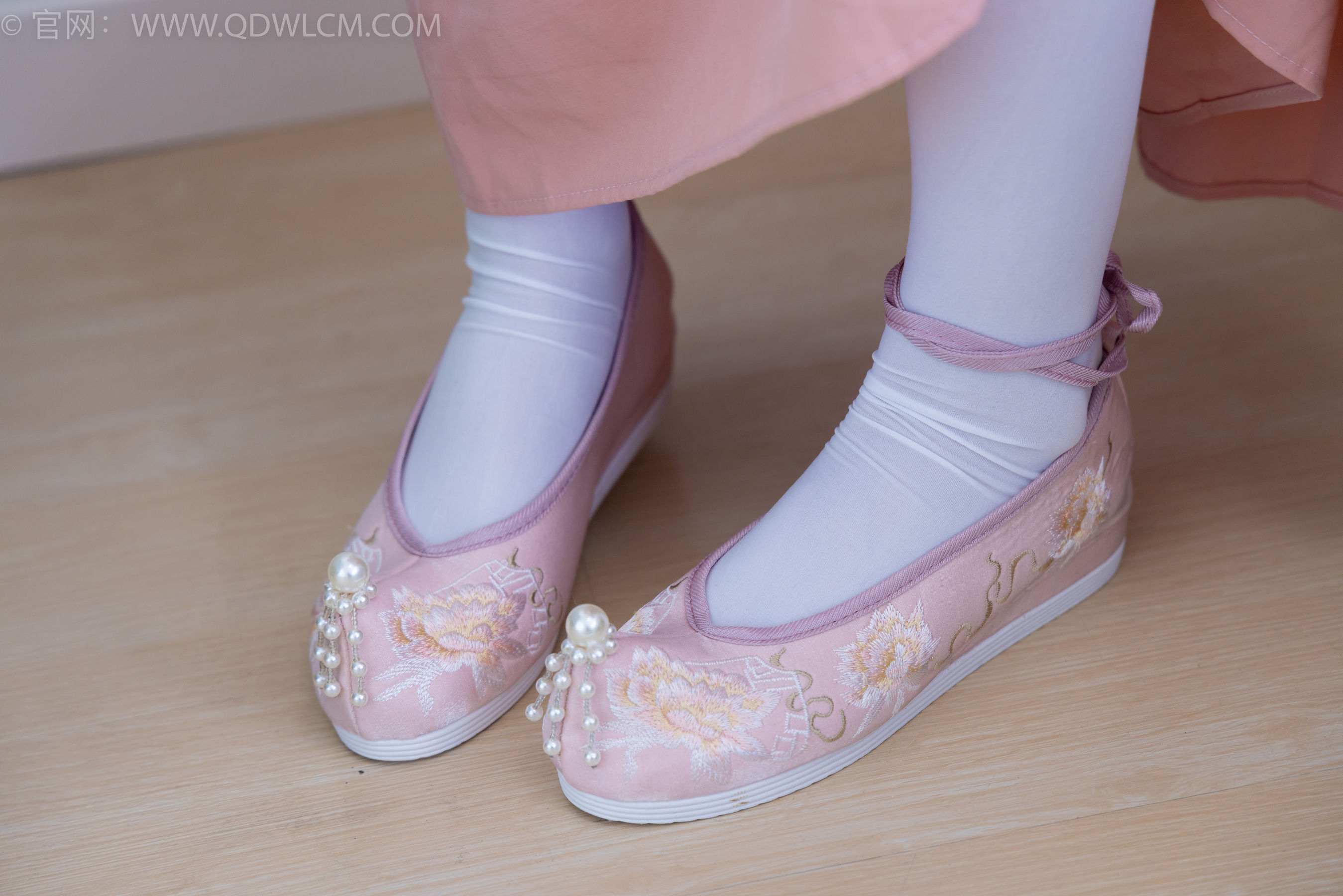 物恋传媒 No.2132 美兔 -心动一刹/(220P)